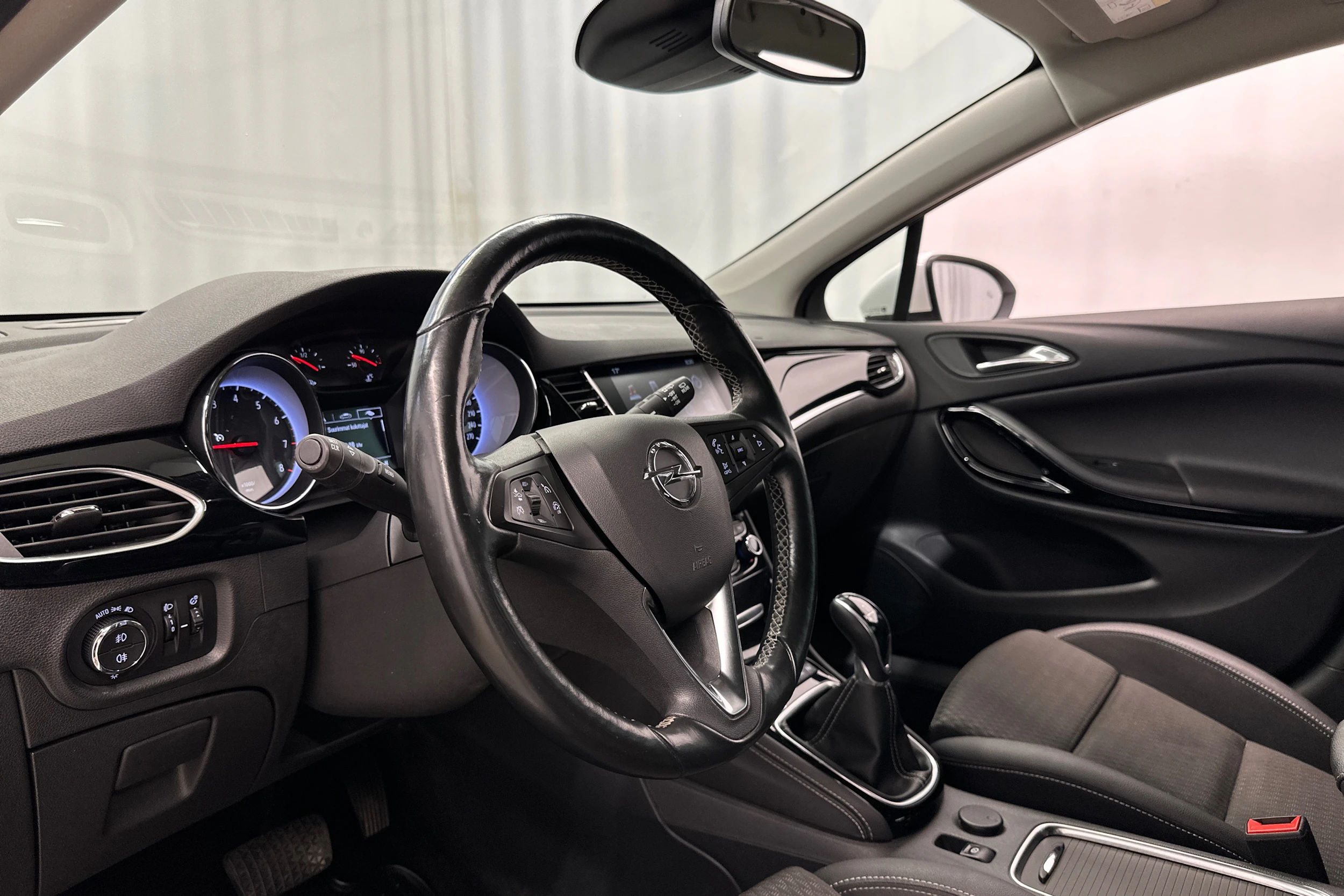 valkoinen Opel Astra 2017 kuva 10.