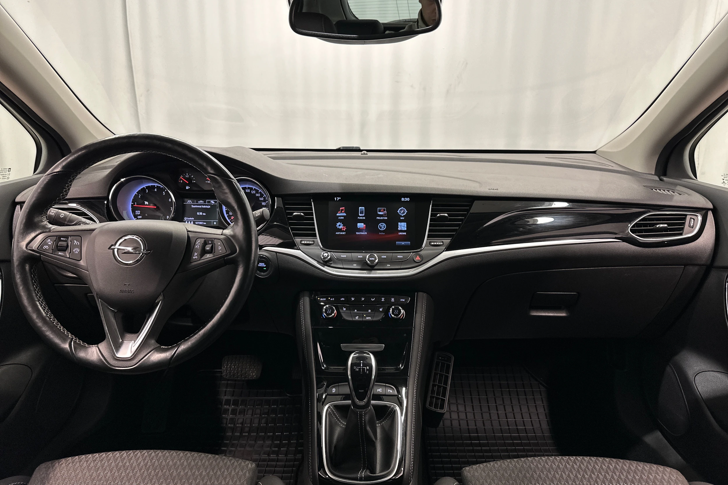 valkoinen Opel Astra 2017 kuva 11.