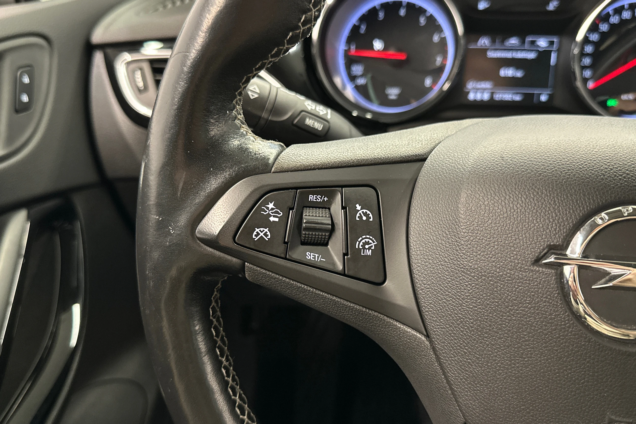 valkoinen Opel Astra 2017 kuva 13.