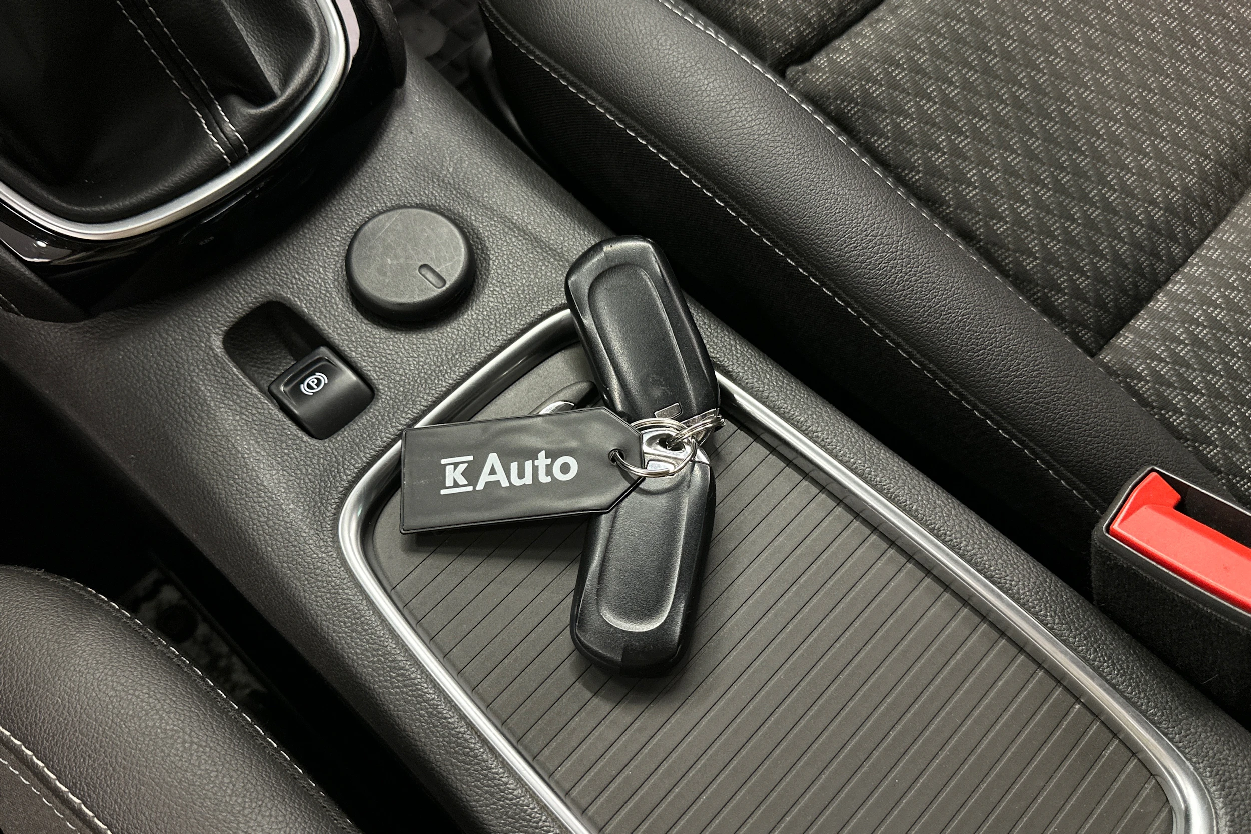 valkoinen Opel Astra 2017 kuva 16.