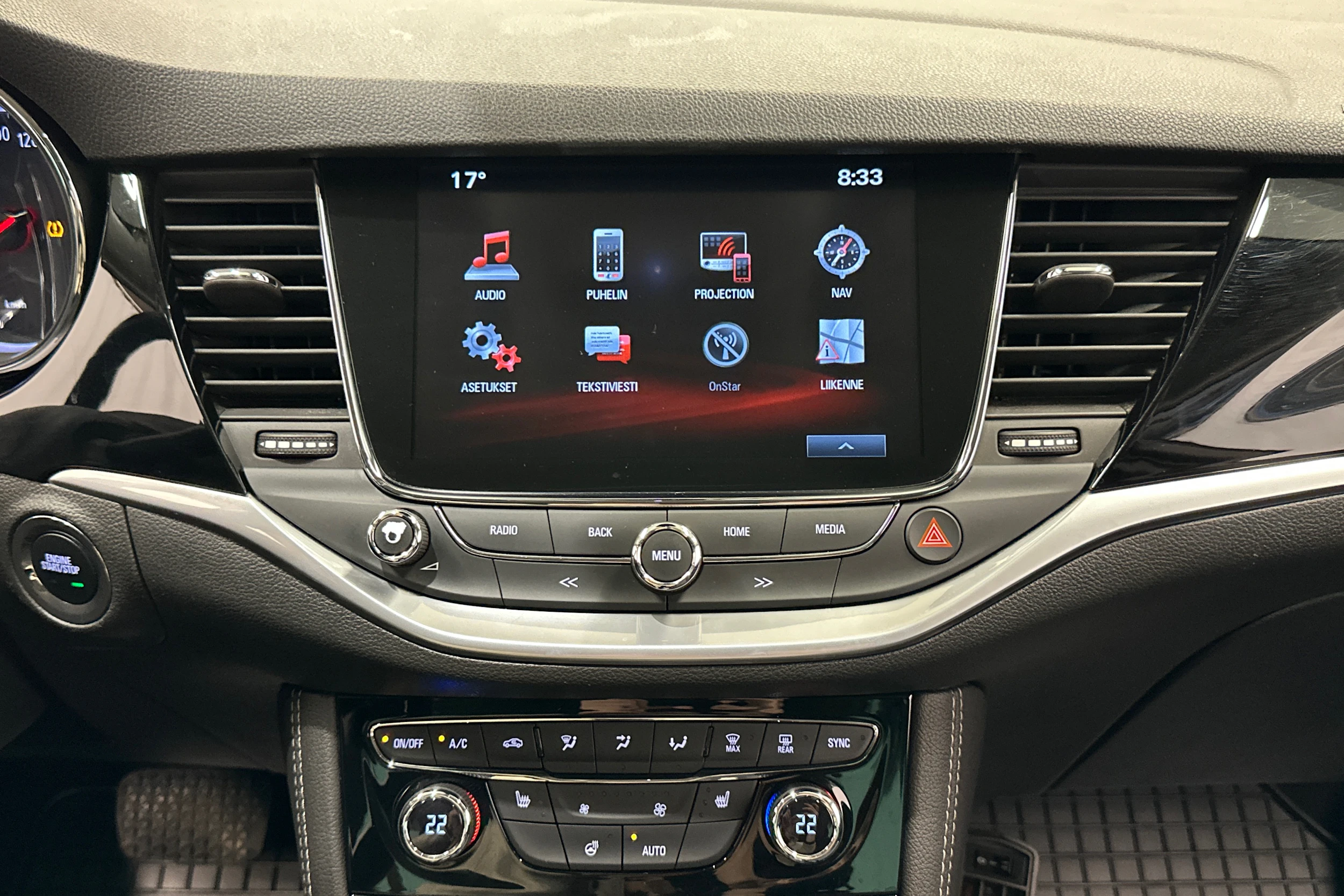 valkoinen Opel Astra 2017 kuva 18.