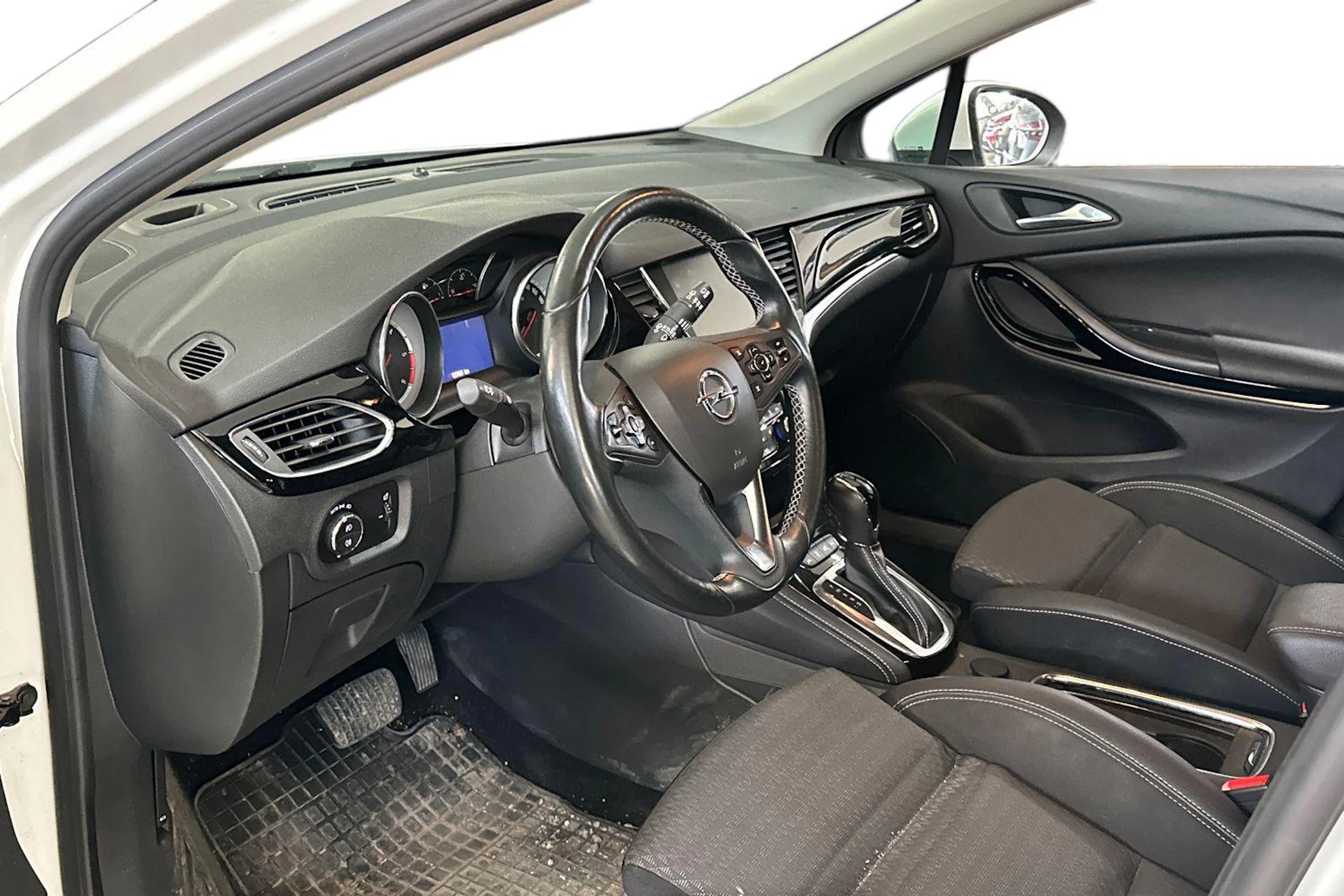 Valkoinen Opel ASTRA 2016 kuva 3.