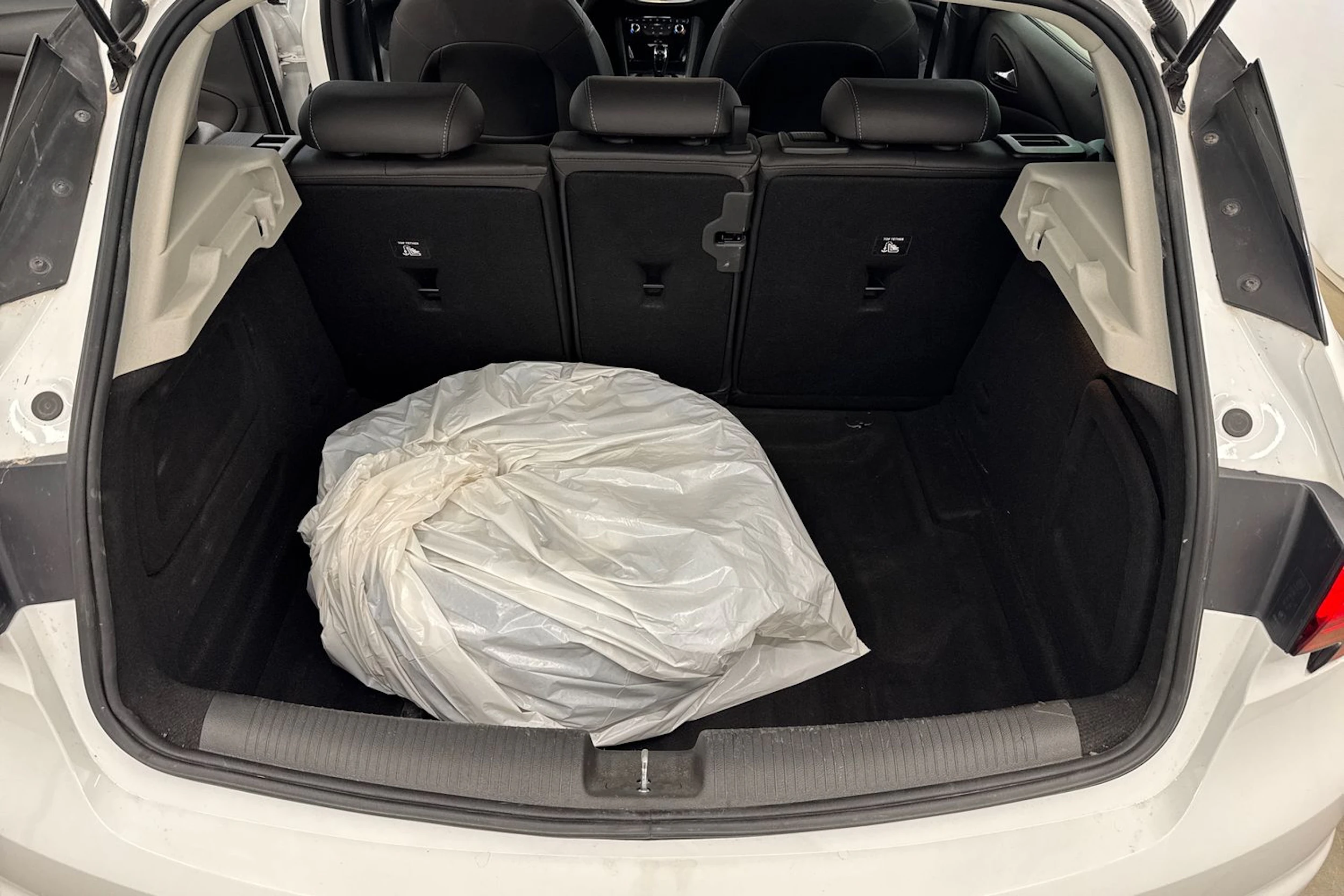 Valkoinen Opel ASTRA 2017 kuva 17.