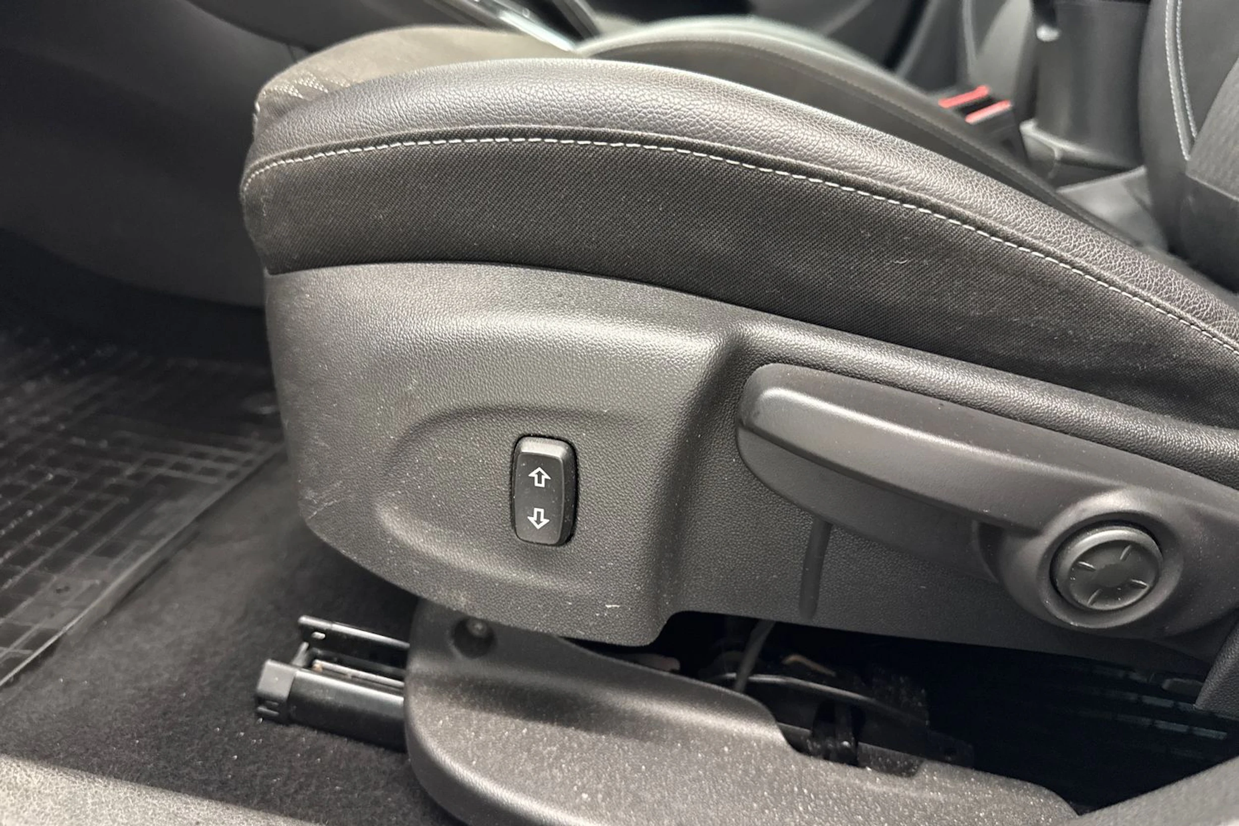 Valkoinen Opel ASTRA 2017 kuva 18.