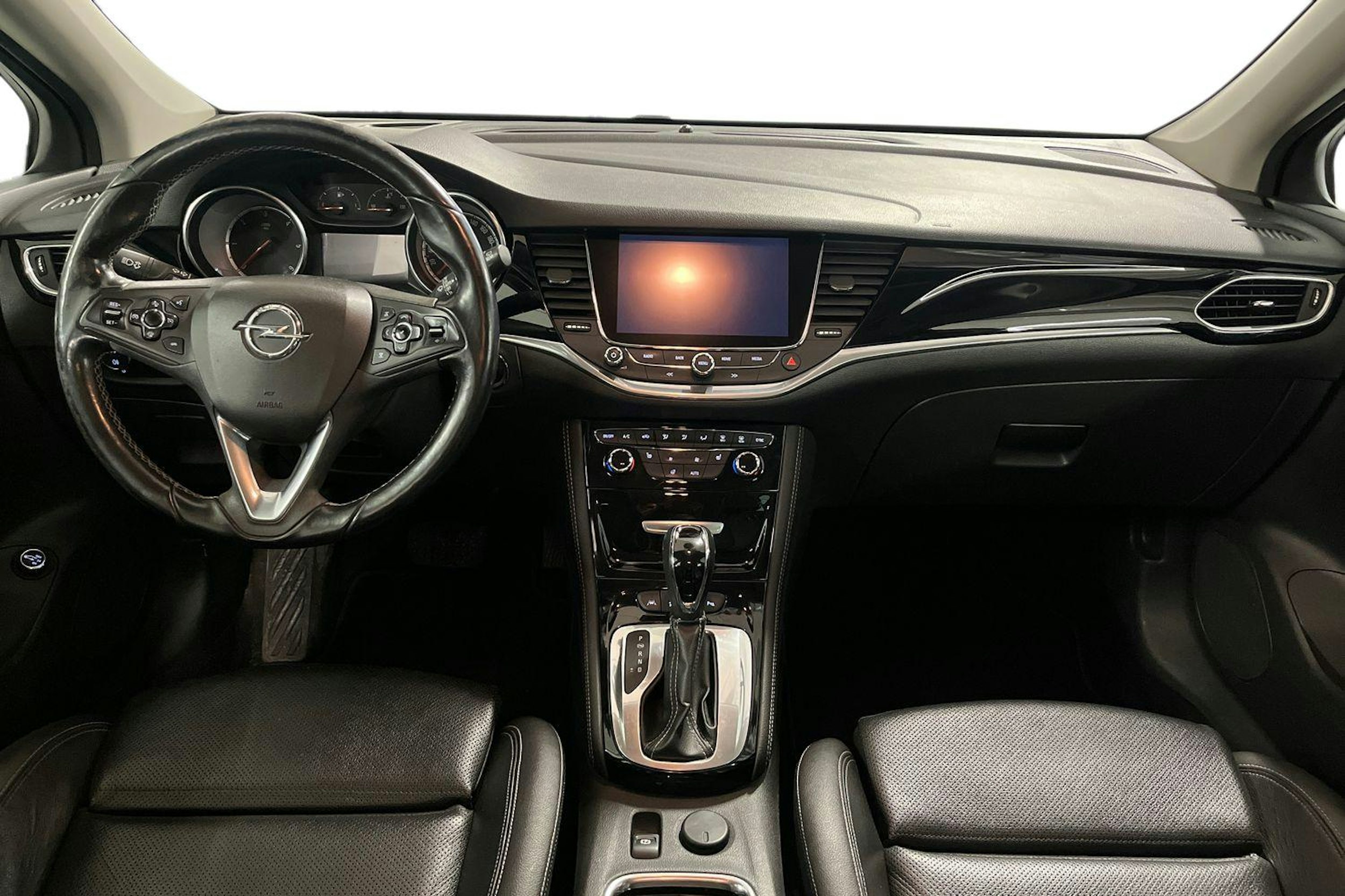 punainen Opel Astra 2016 kuva 9.