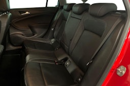 punainen Opel Astra 2016 kuva 10.