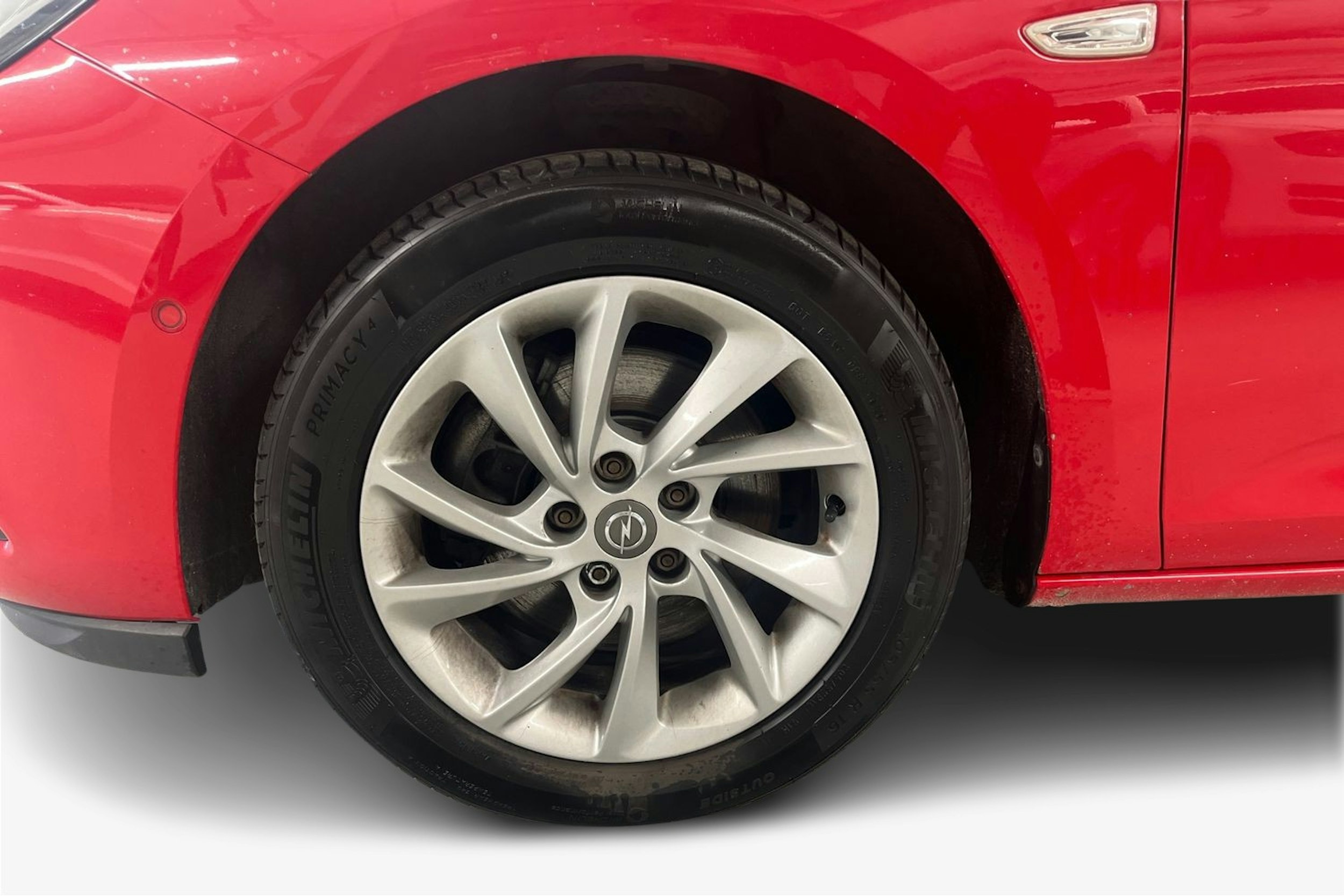 punainen Opel Astra 2016 kuva 11.