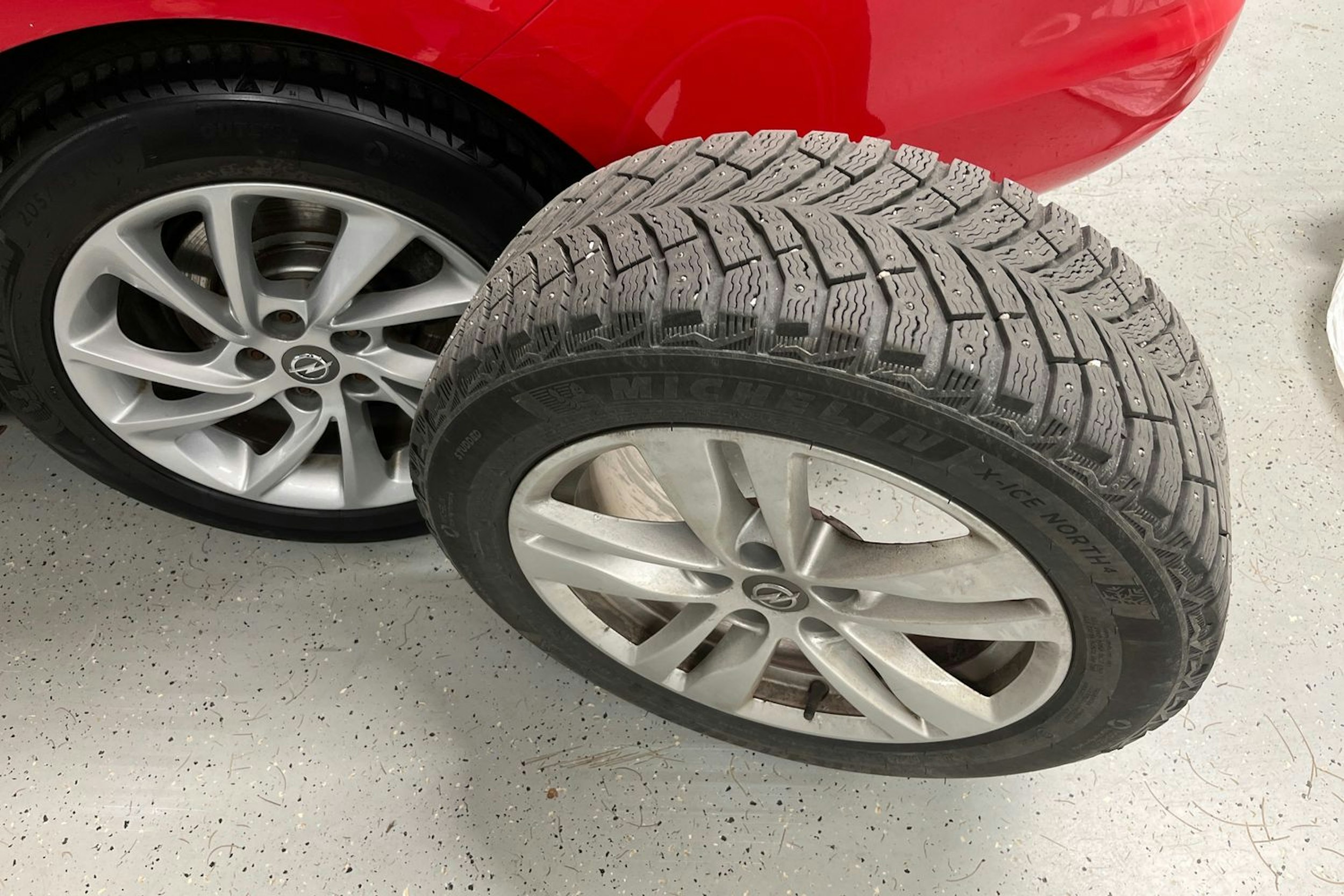 punainen Opel Astra 2016 kuva 13.