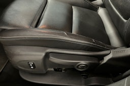 punainen Opel Astra 2016 kuva 15.