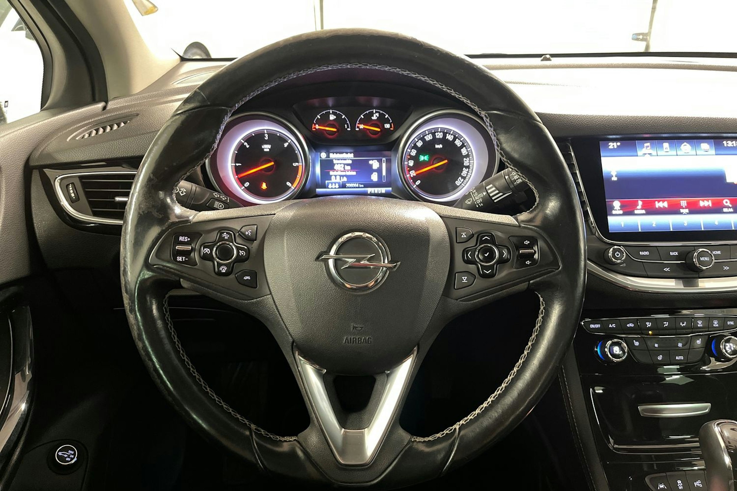 punainen Opel Astra 2016 kuva 16.
