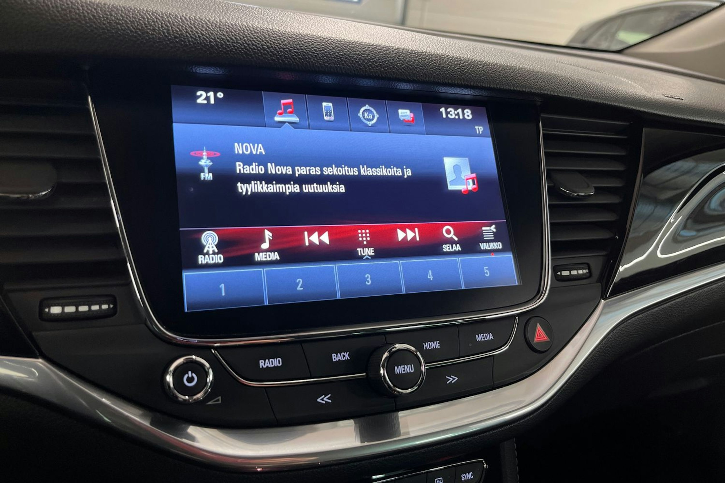 punainen Opel Astra 2016 kuva 21.