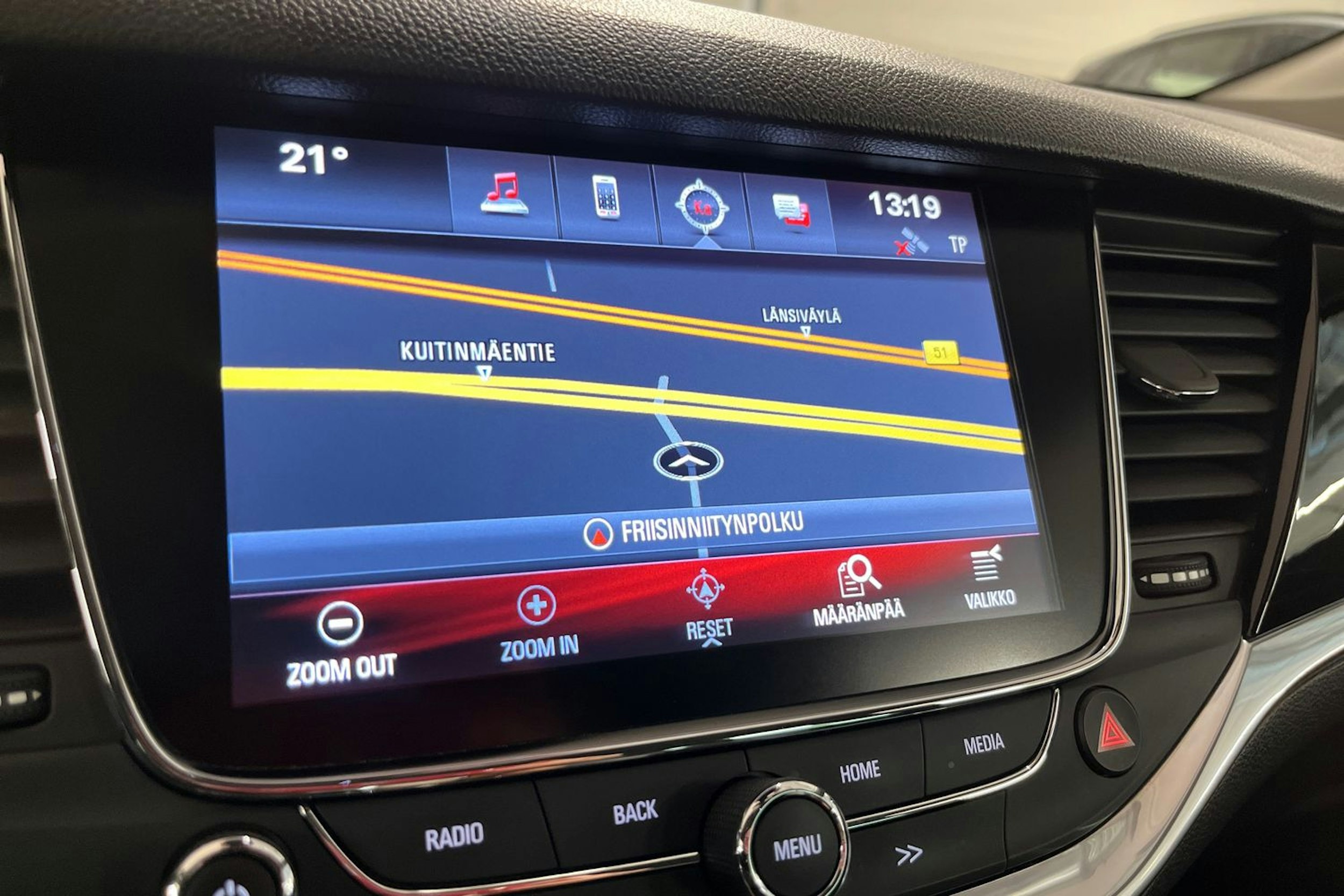 punainen Opel Astra 2016 kuva 23.