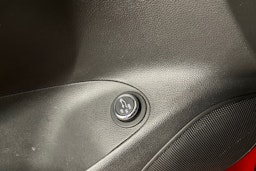 punainen Opel Astra 2016 kuva 25.