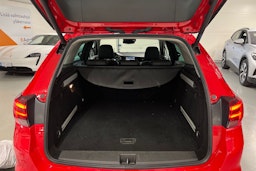 punainen Opel Astra 2016 kuva 26.