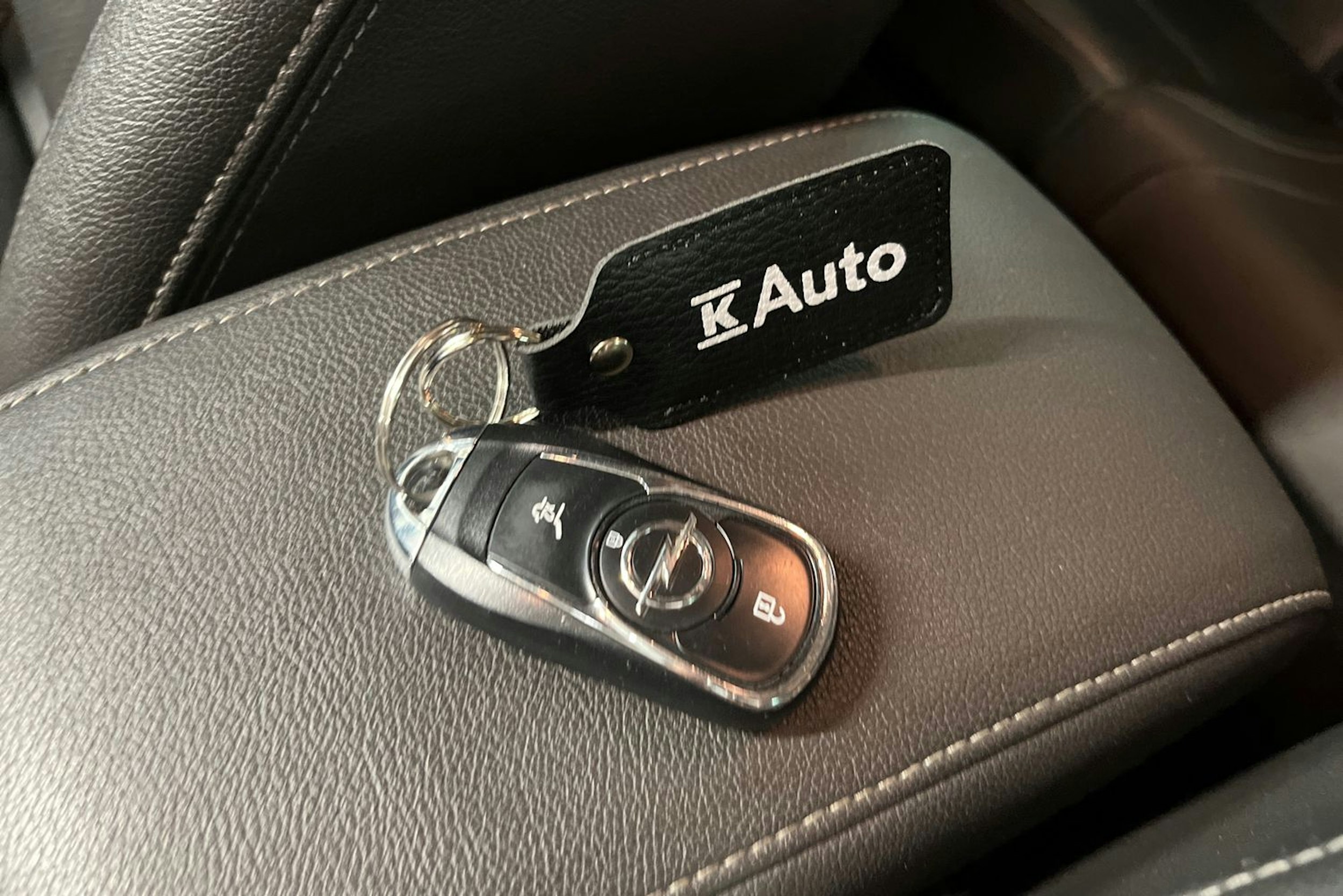 punainen Opel Astra 2016 kuva 28.