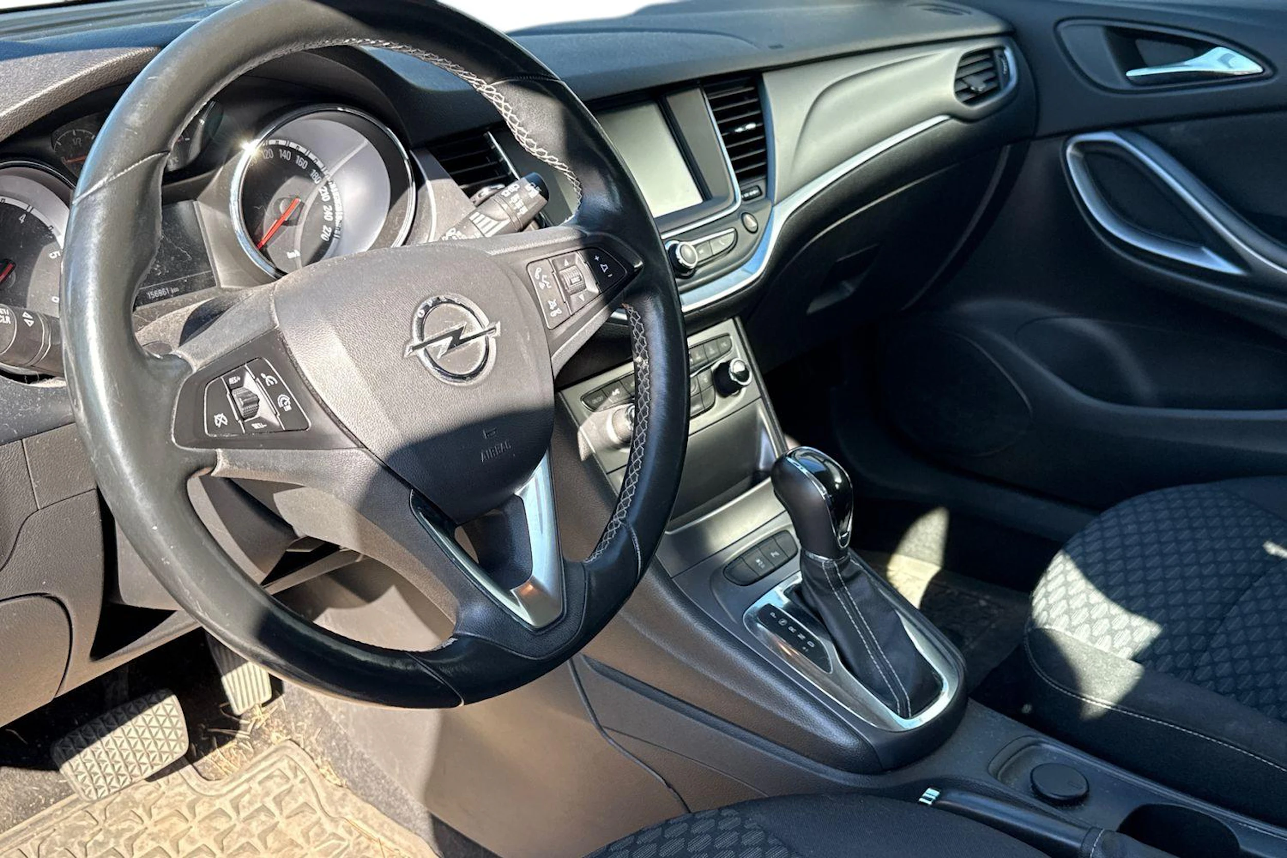valkoinen Opel Astra 2016 kuva 3.