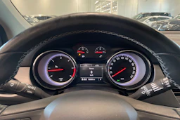 valkoinen Opel Astra 2016 kuva 13.