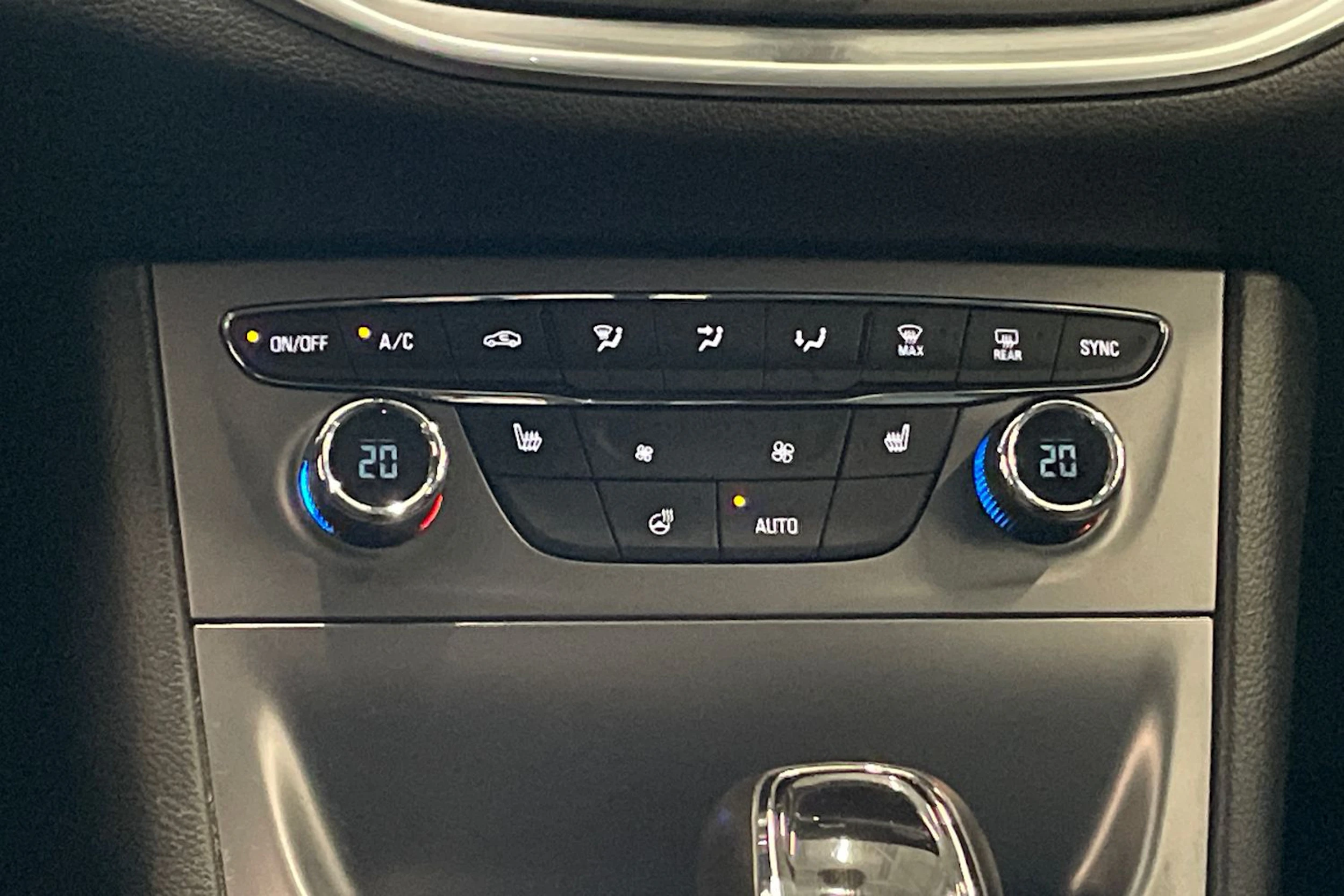 valkoinen Opel Astra 2016 kuva 19.