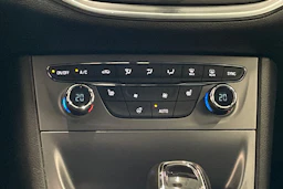 valkoinen Opel Astra 2016 kuva 19.