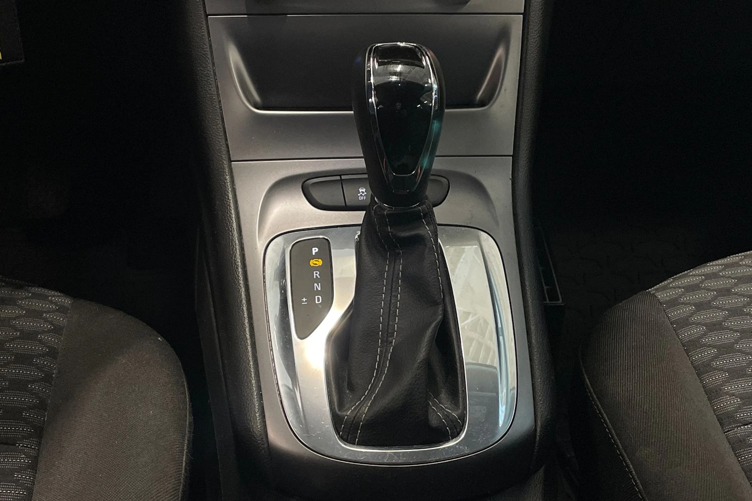 valkoinen Opel Astra 2016 kuva 20.