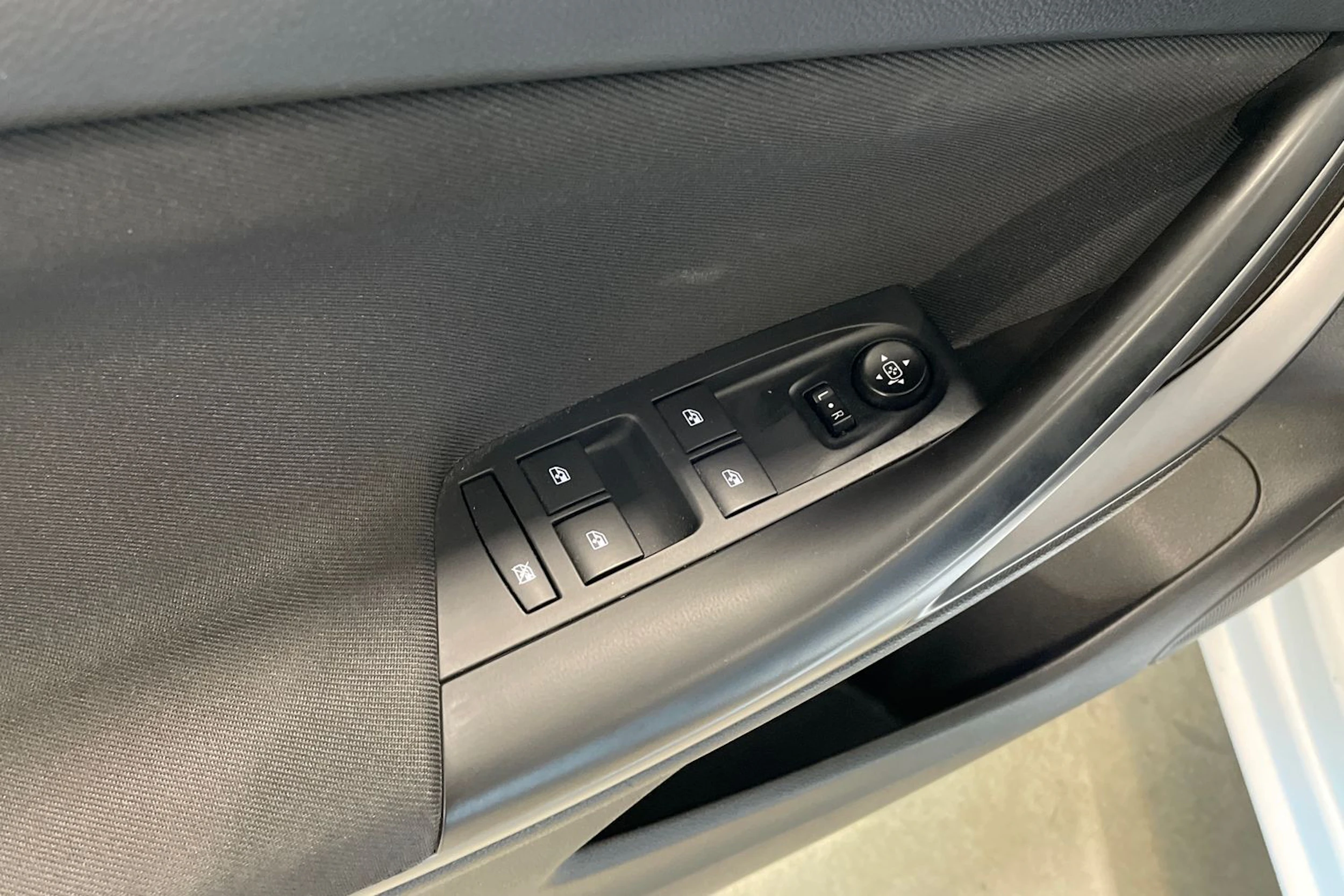 valkoinen Opel Astra 2016 kuva 22.