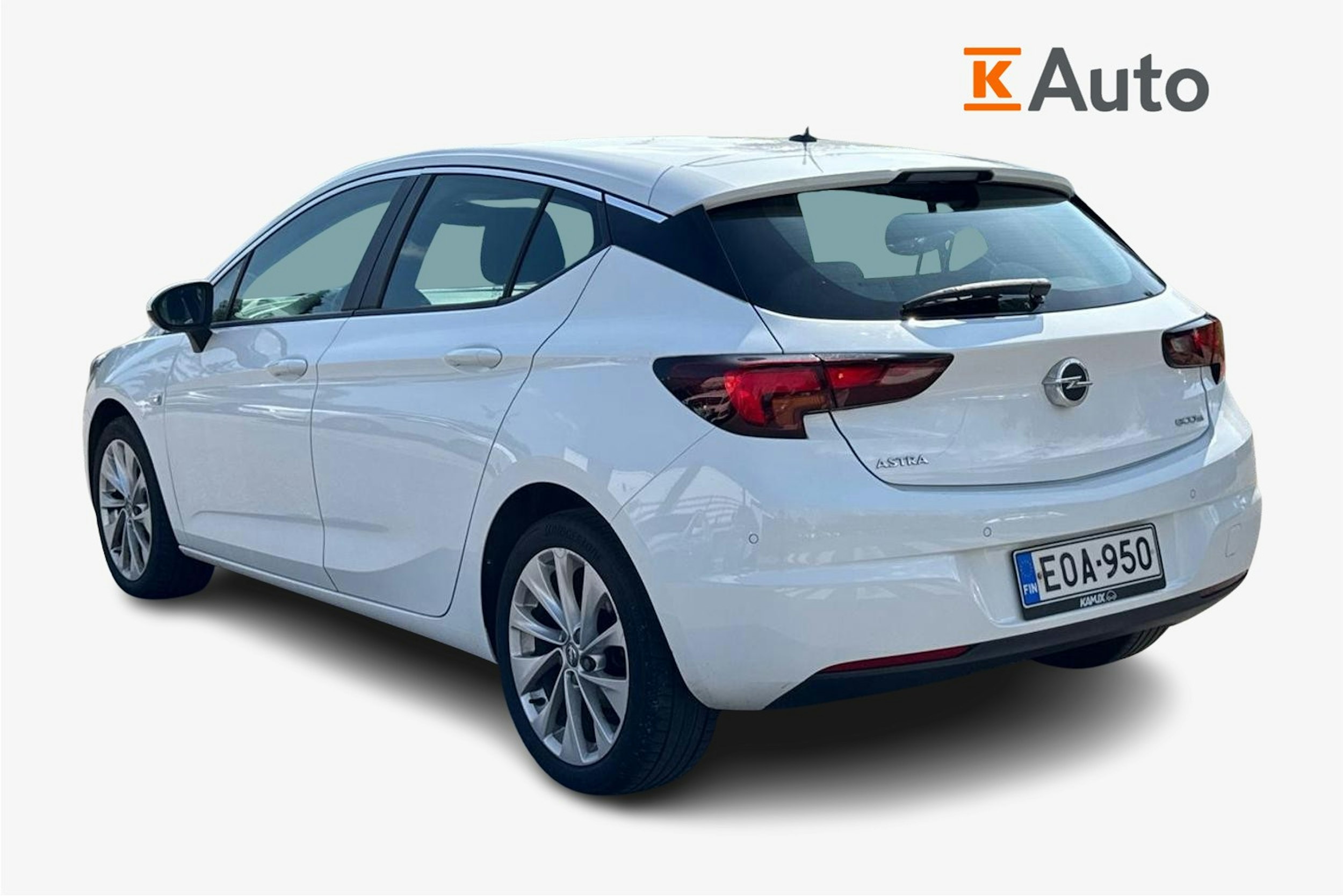 valkoinen Opel Astra 2016 kuva 2.