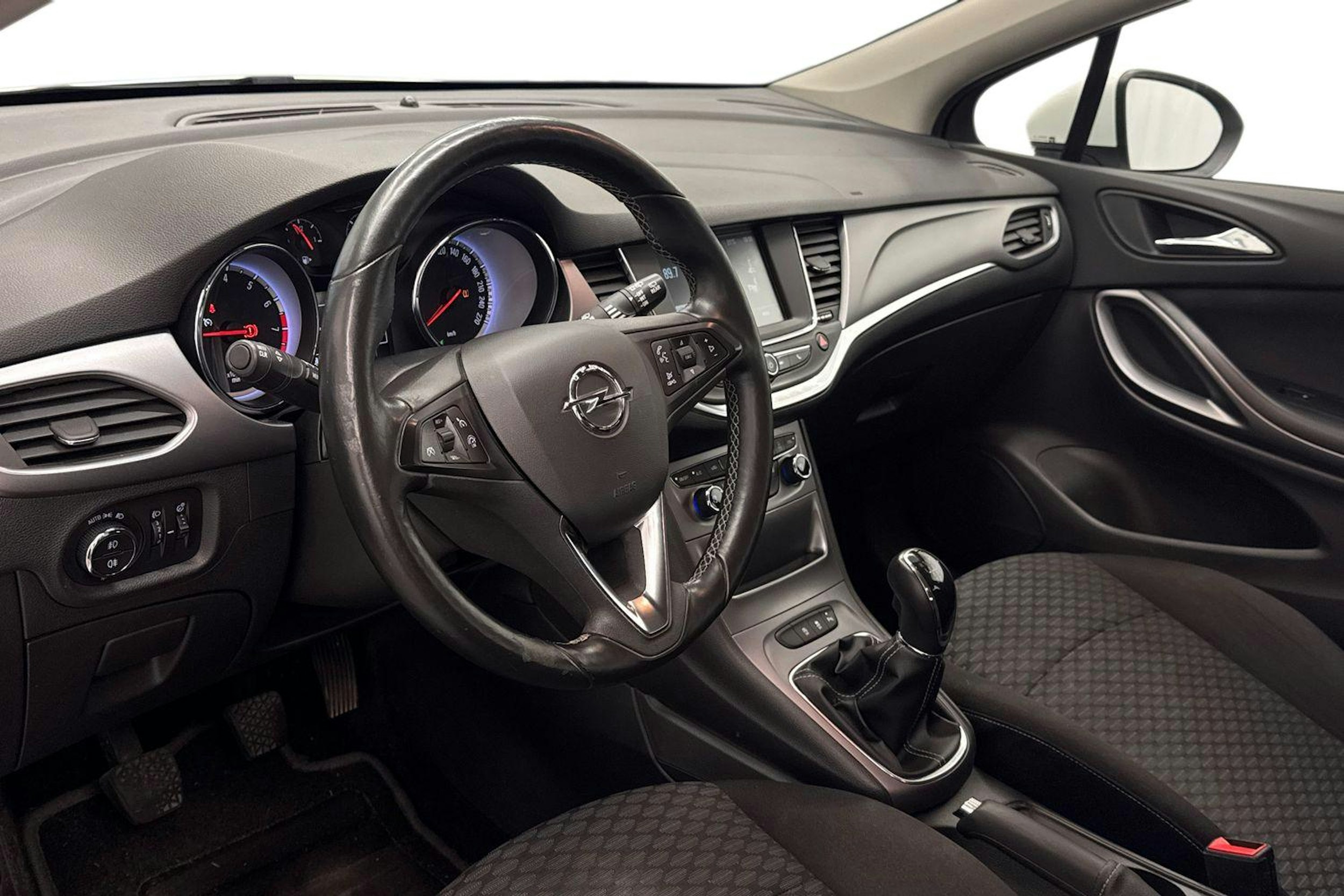 valkoinen Opel Astra 2016 kuva 7.