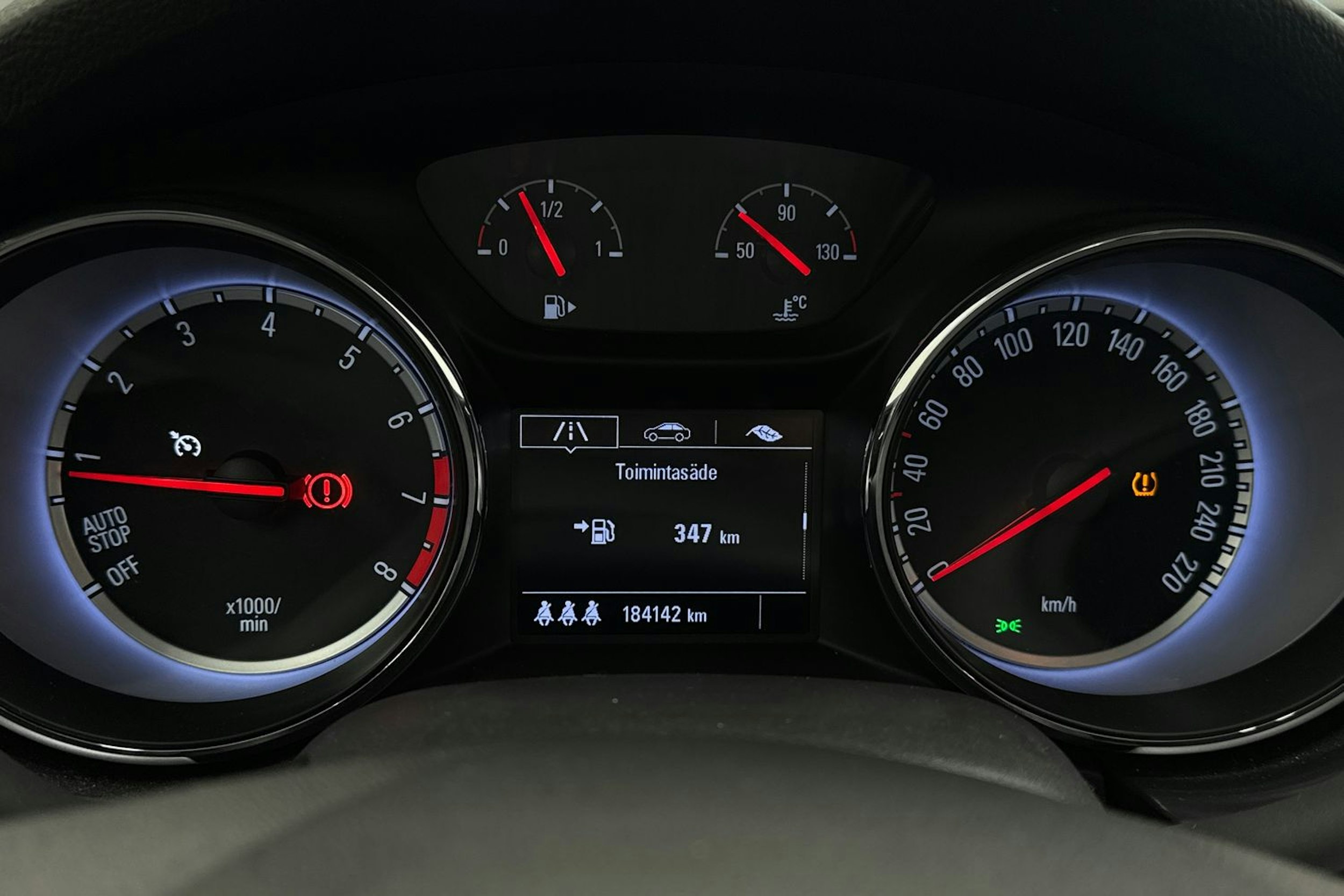 valkoinen Opel Astra 2016 kuva 15.