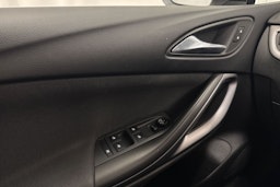 valkoinen Opel Astra 2016 kuva 18.