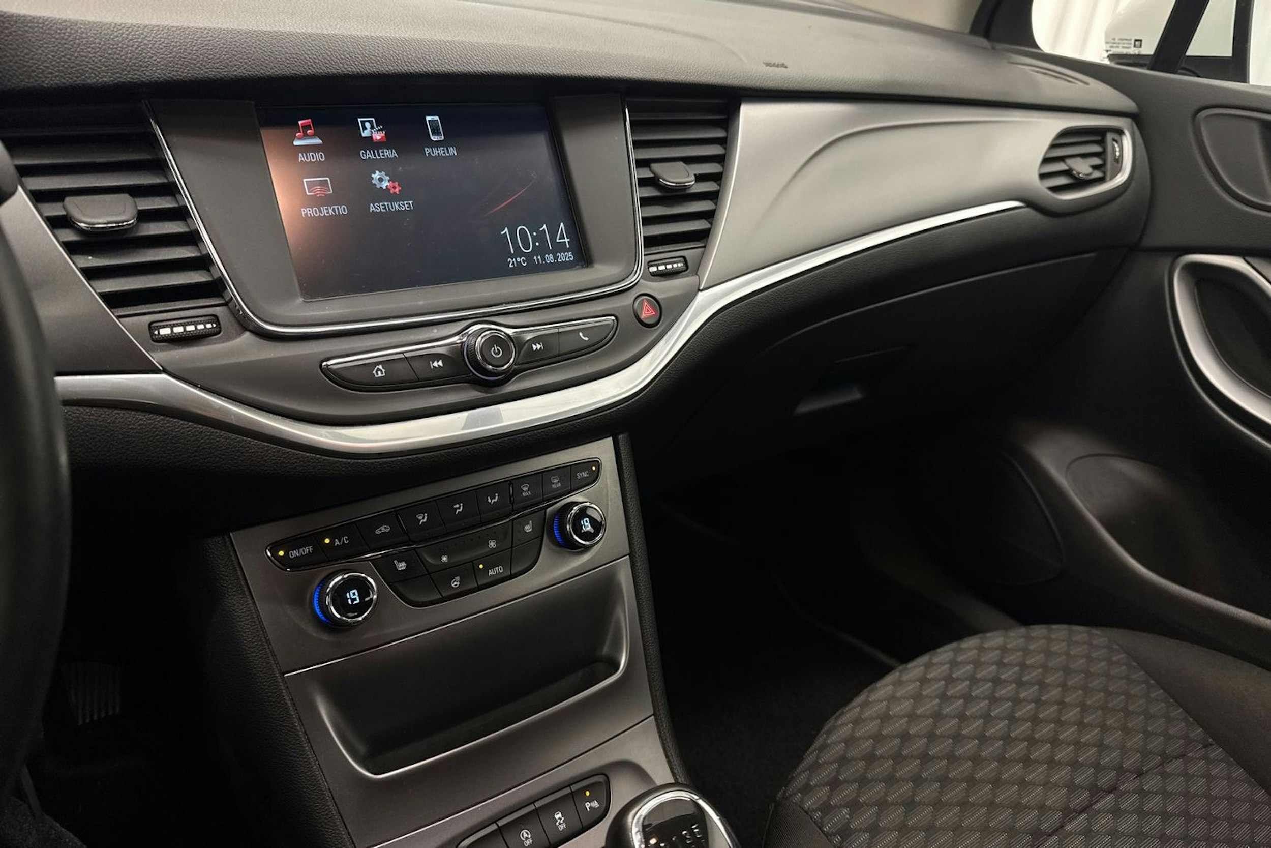 valkoinen Opel Astra 2016 kuva 20.