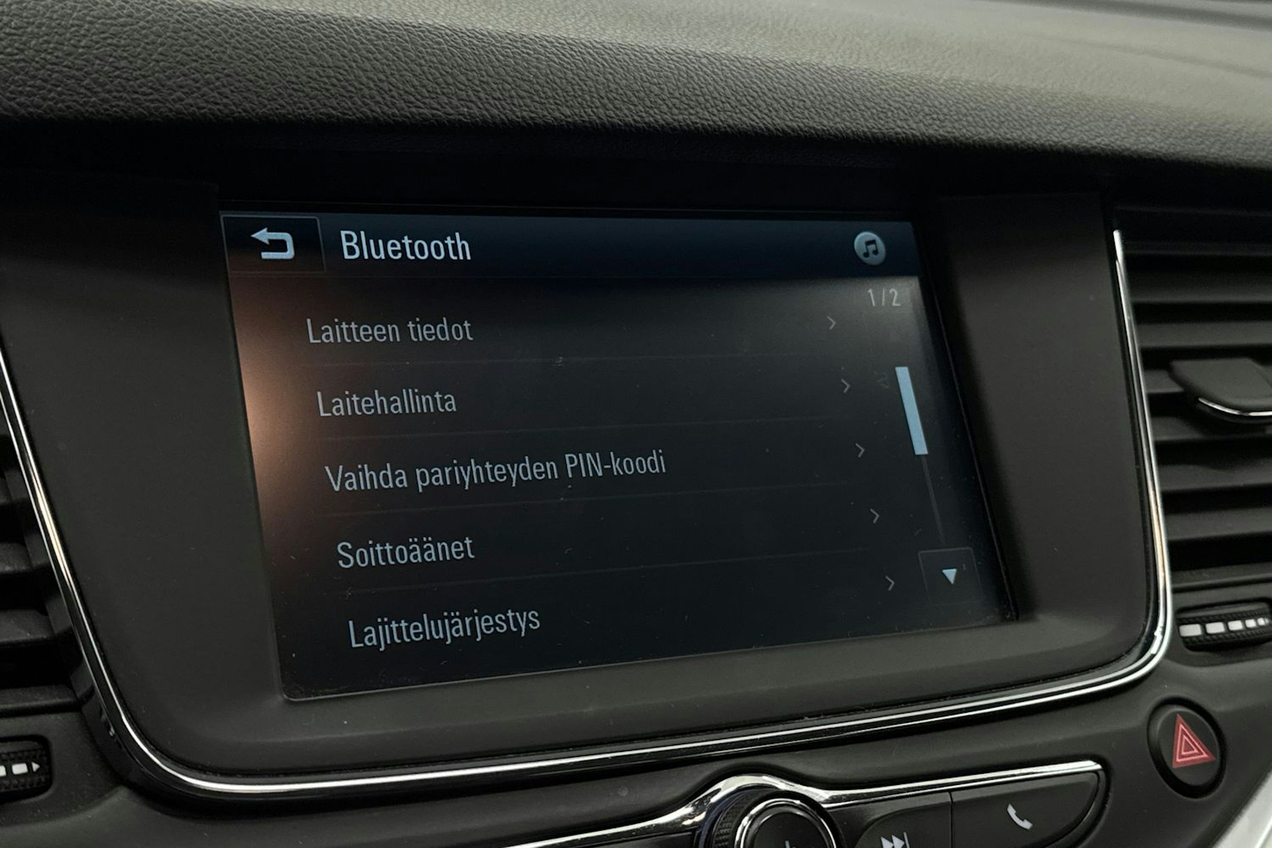valkoinen Opel Astra 2016 kuva 23.