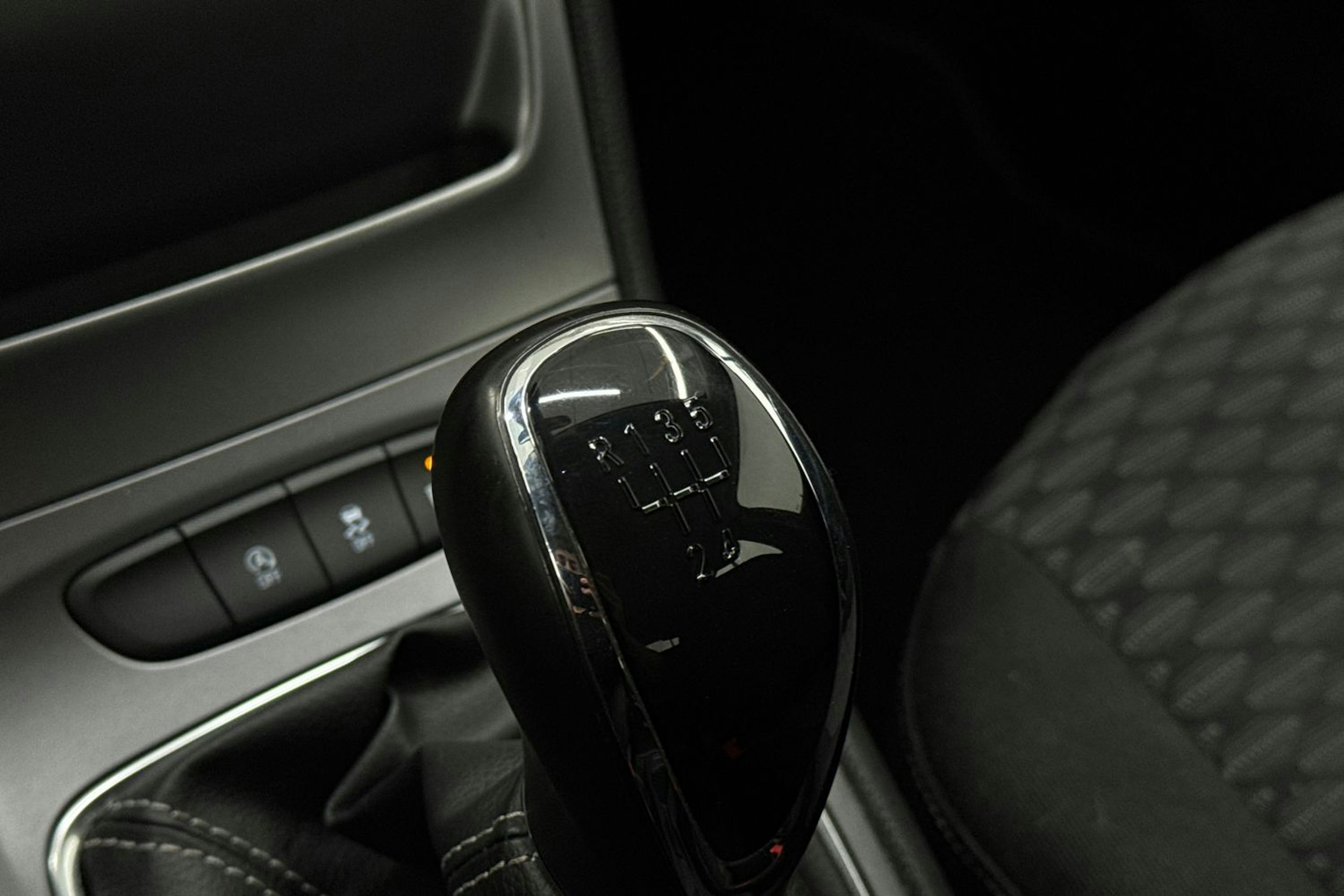 valkoinen Opel Astra 2016 kuva 31.