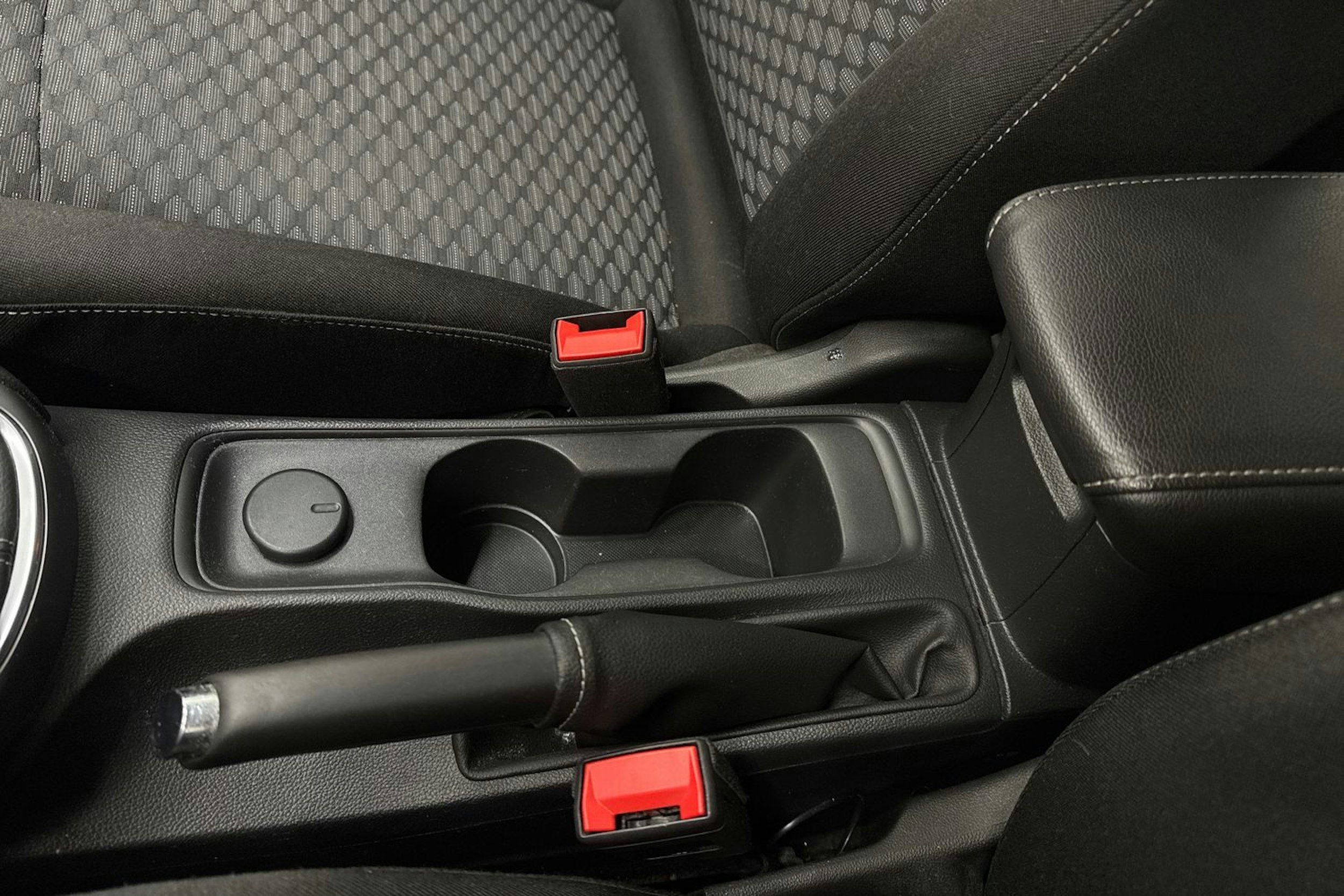 valkoinen Opel Astra 2016 kuva 33.