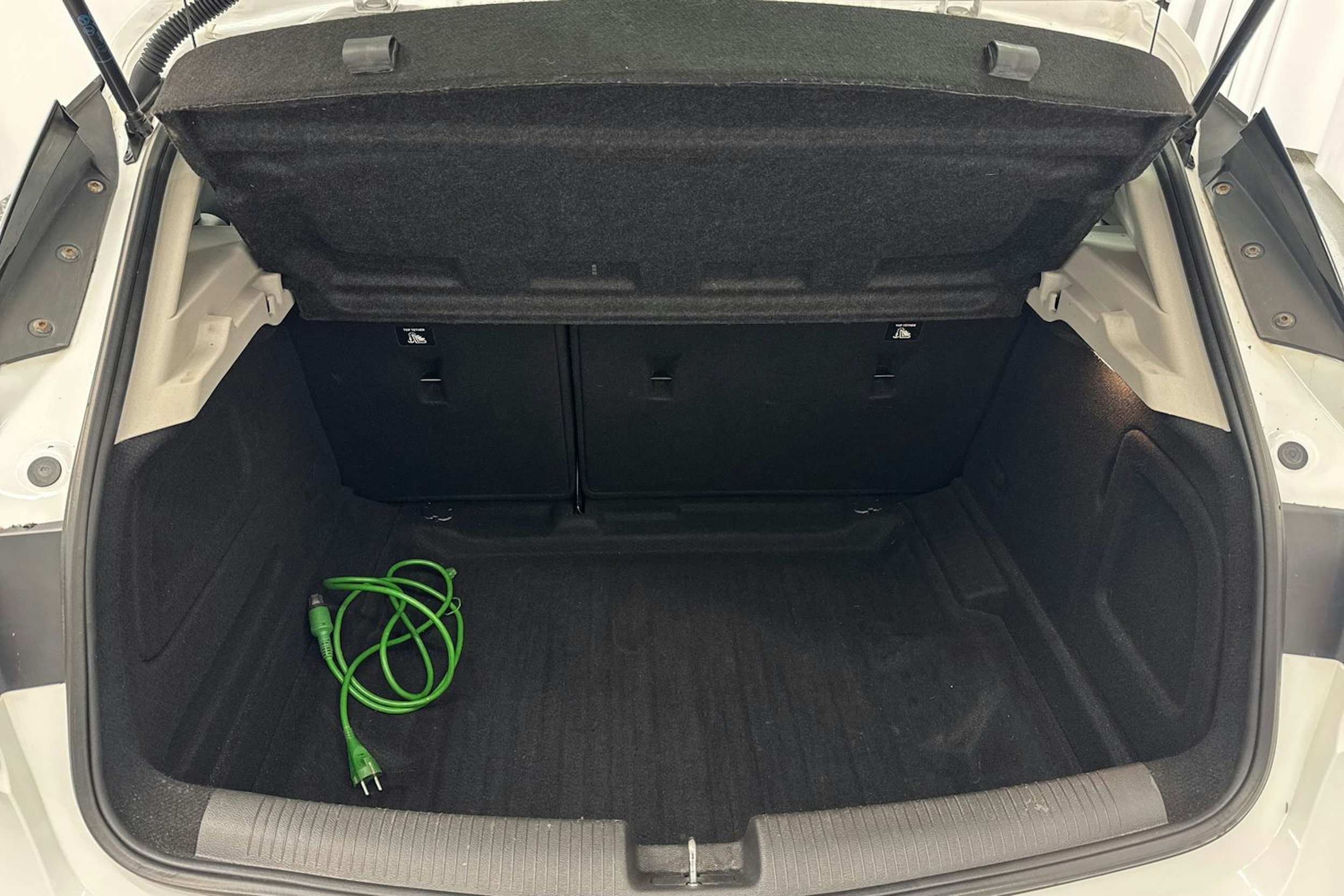 valkoinen Opel Astra 2016 kuva 34.