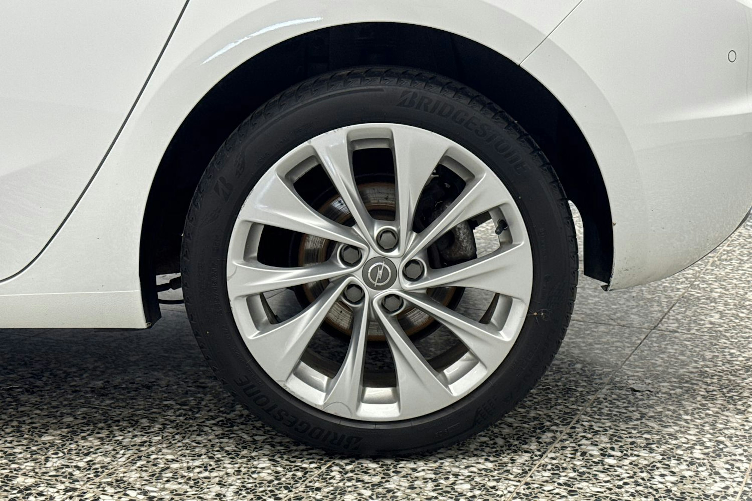 valkoinen Opel Astra 2016 kuva 35.
