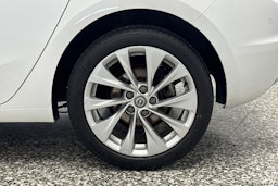 valkoinen Opel Astra 2016 kuva 35.