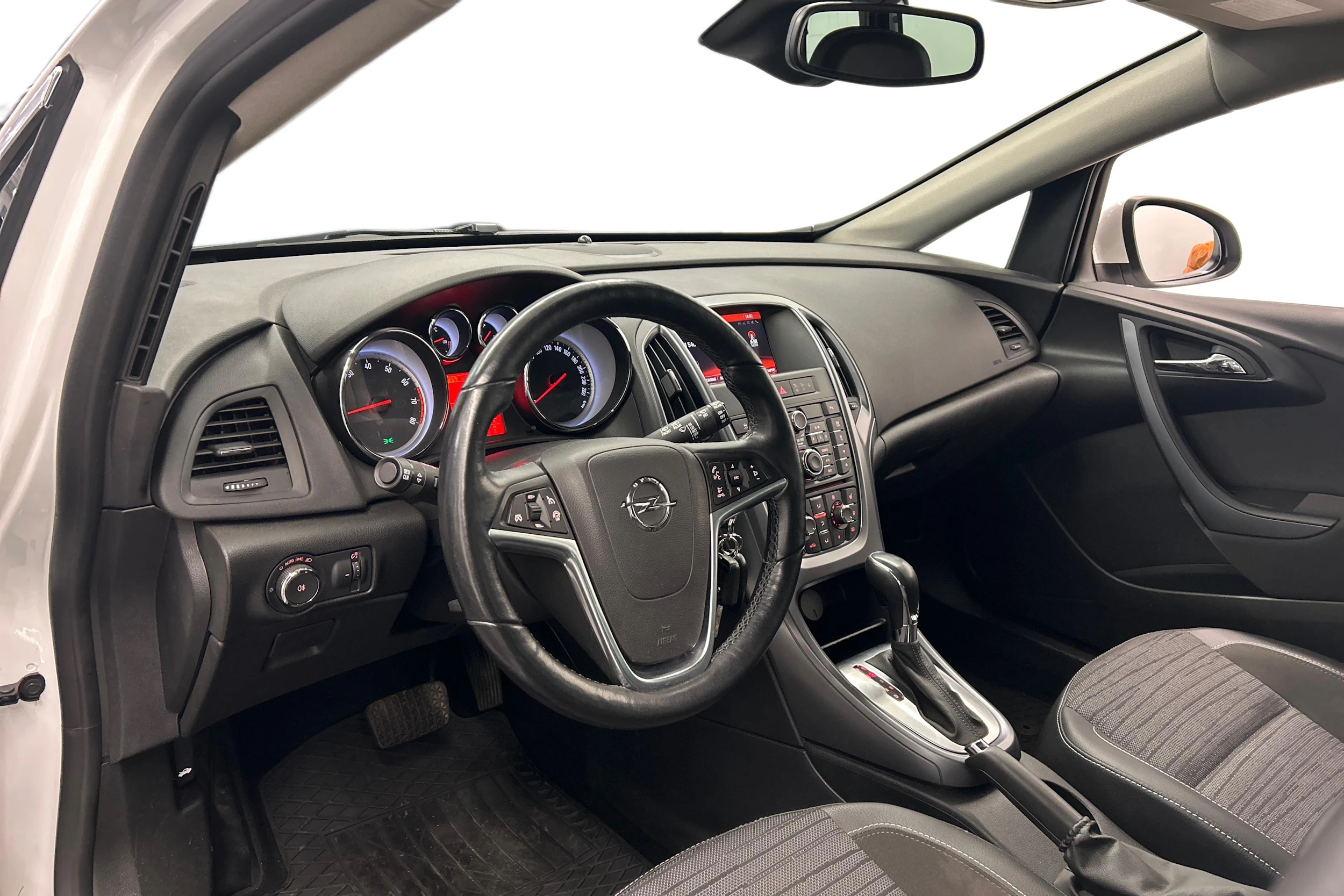 Valkoinen Opel ASTRA 2016 kuva 8.