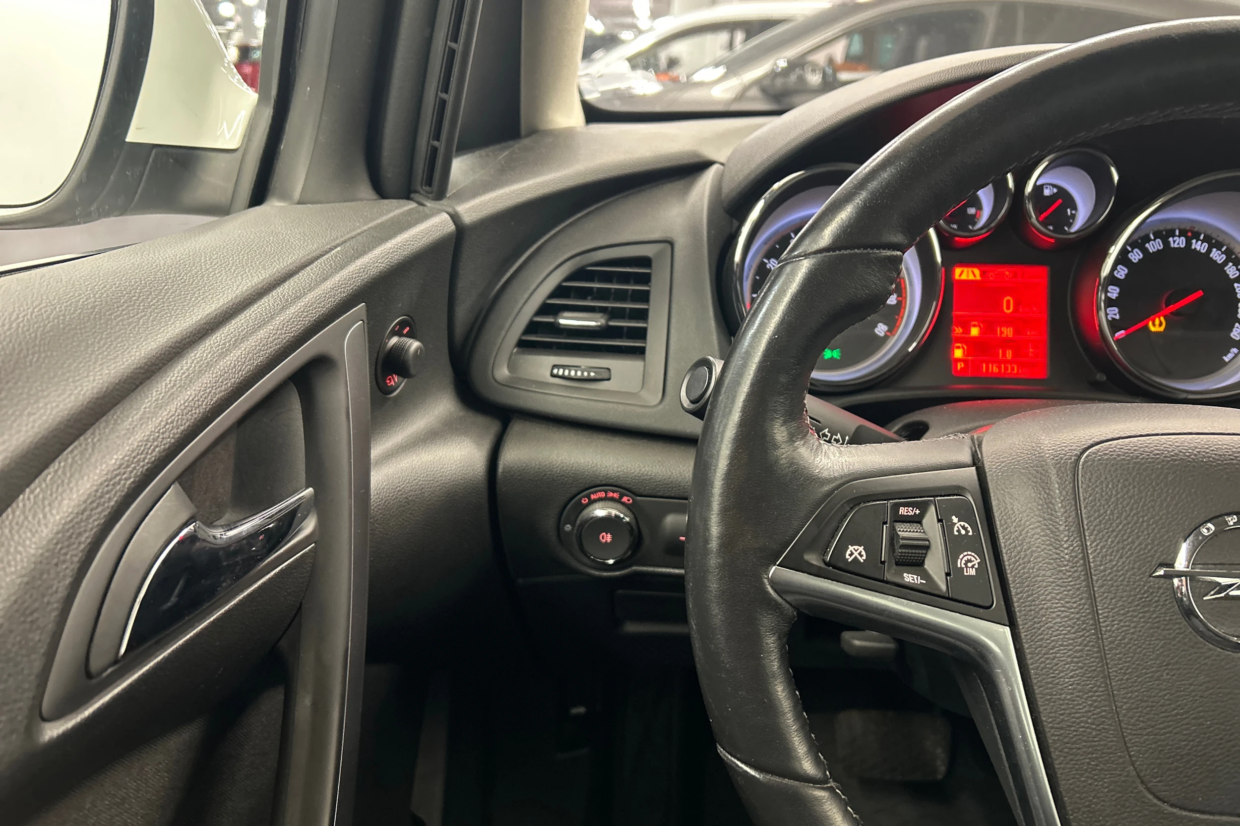 Valkoinen Opel ASTRA 2016 kuva 15.