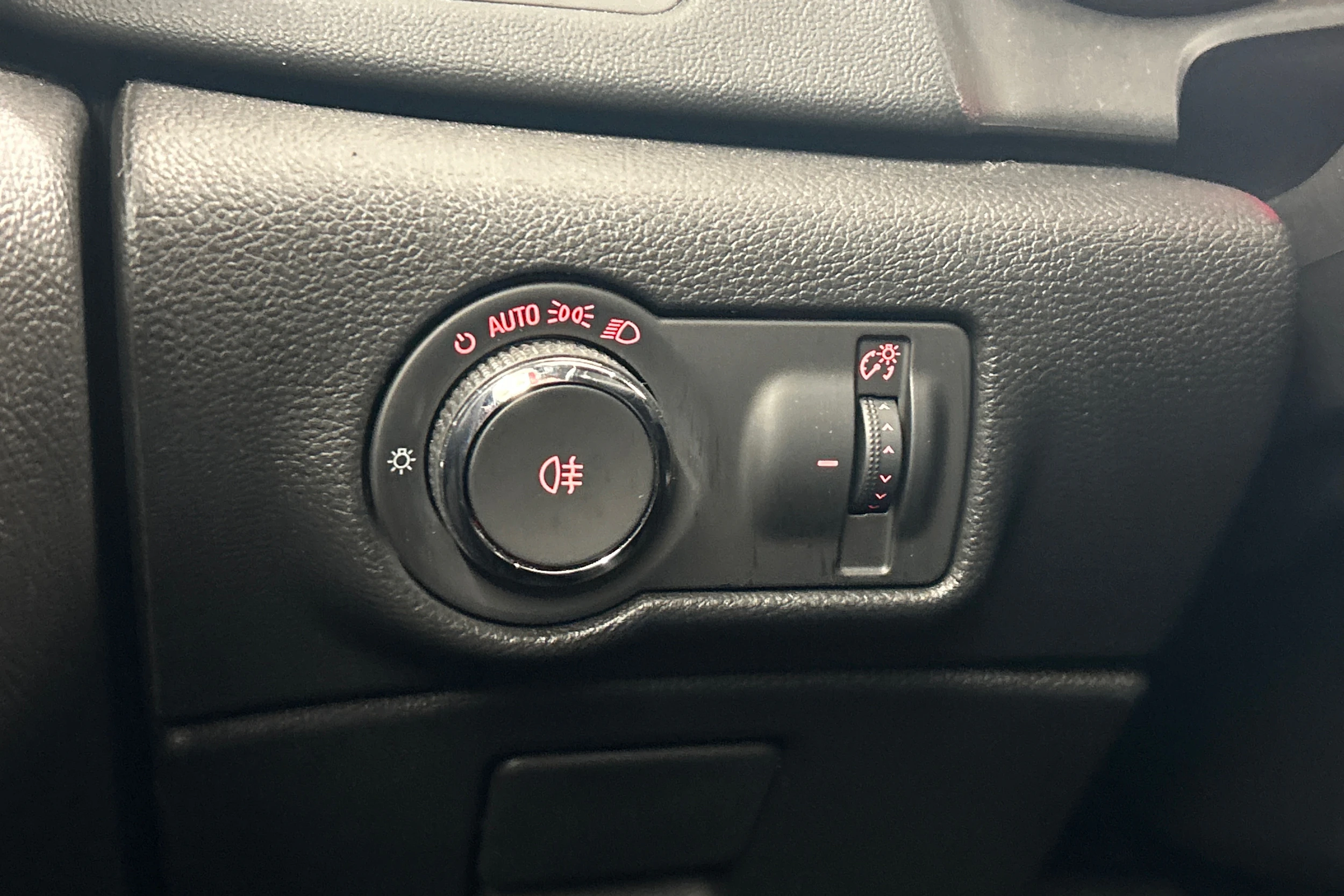 Valkoinen Opel ASTRA 2016 kuva 19.