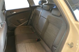 valkoinen Opel Astra 2016 kuva 10.