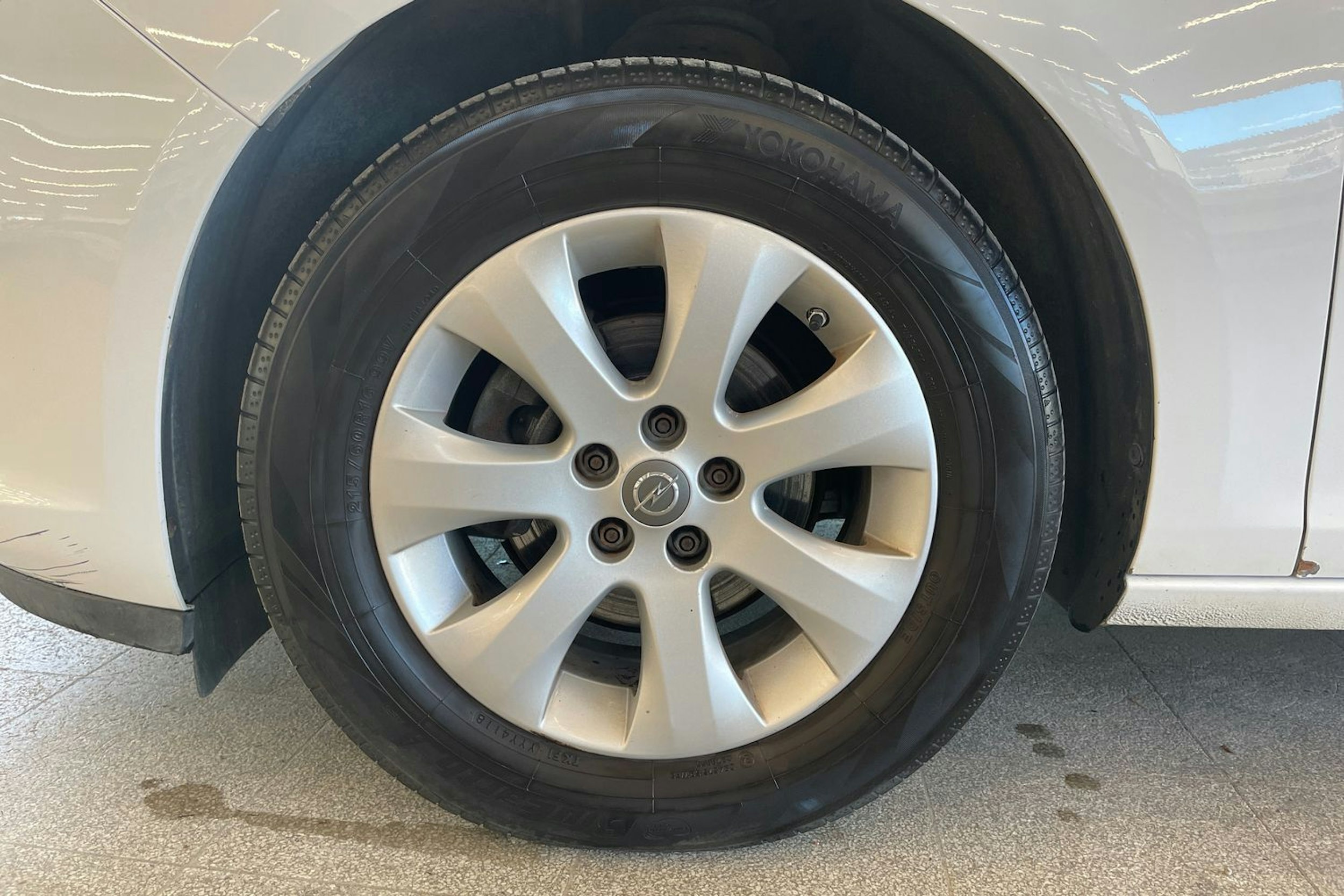 valkoinen Opel Astra 2016 kuva 11.