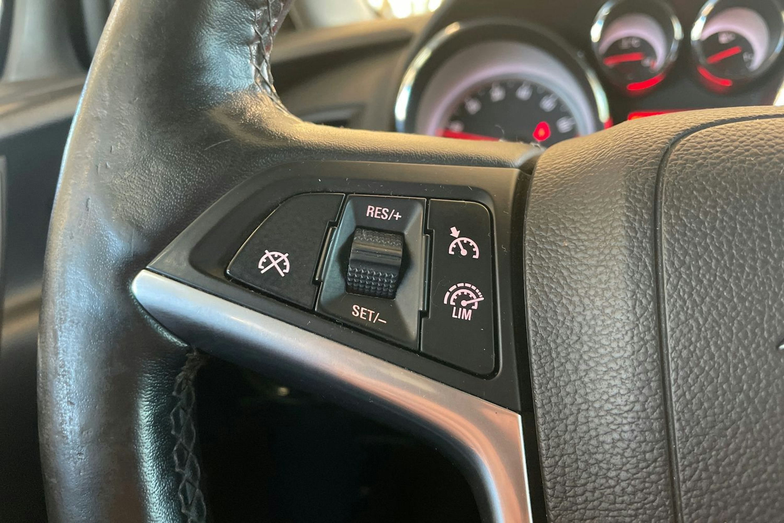 valkoinen Opel Astra 2016 kuva 16.