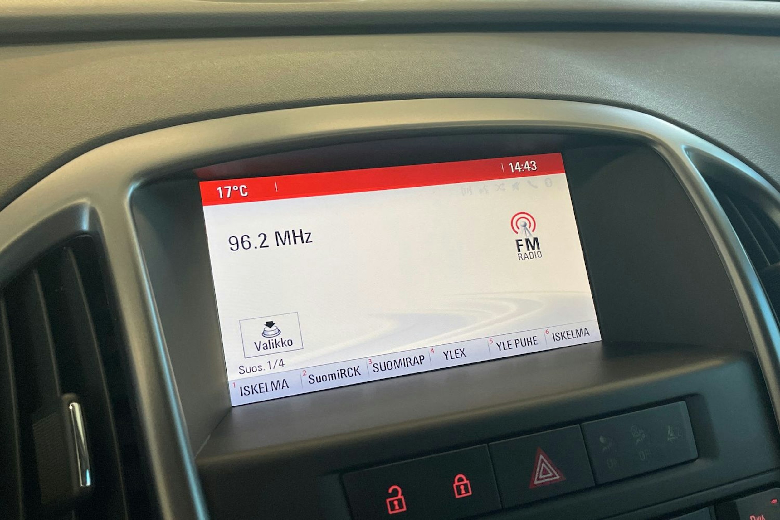 valkoinen Opel Astra 2016 kuva 17.