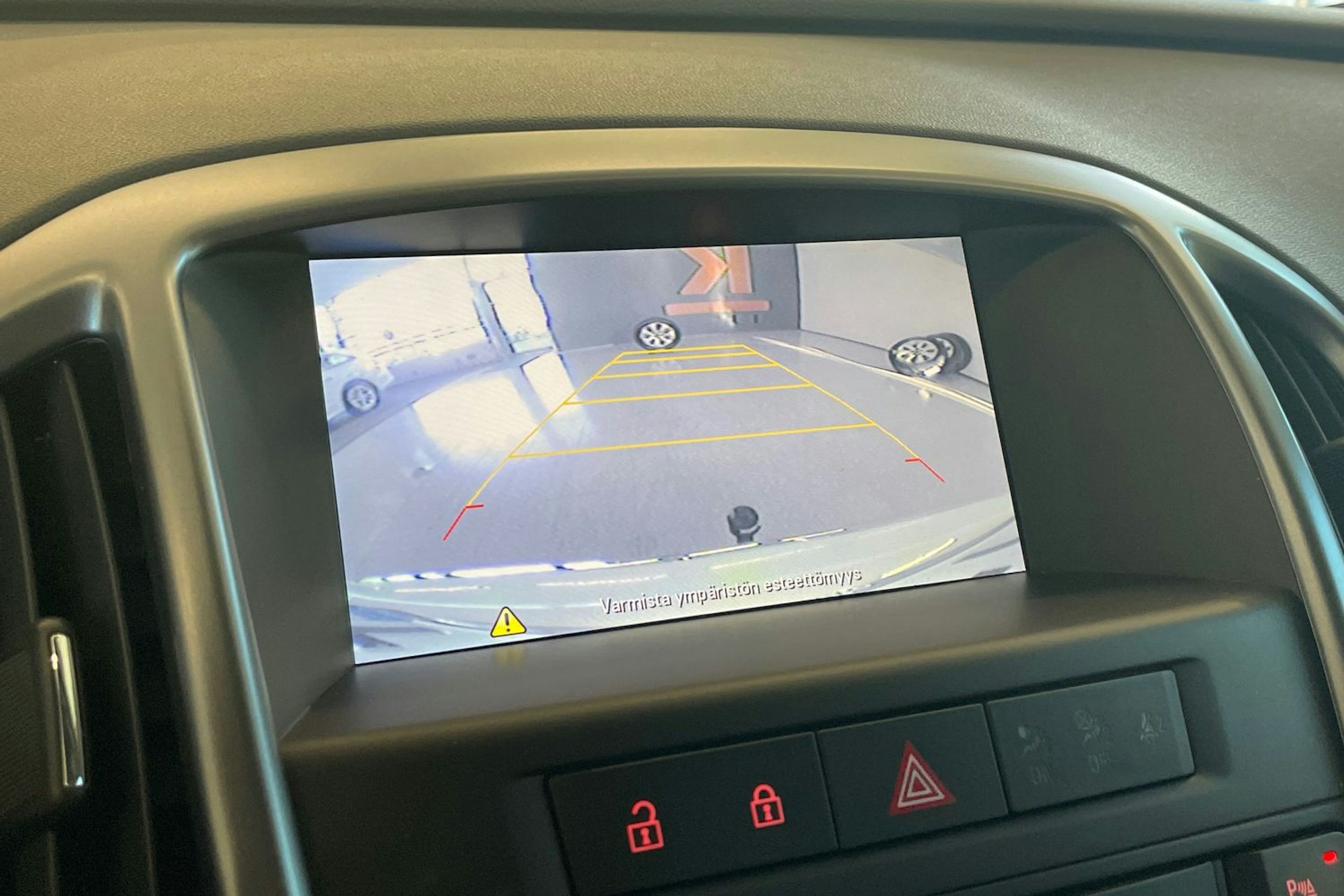 valkoinen Opel Astra 2016 kuva 18.