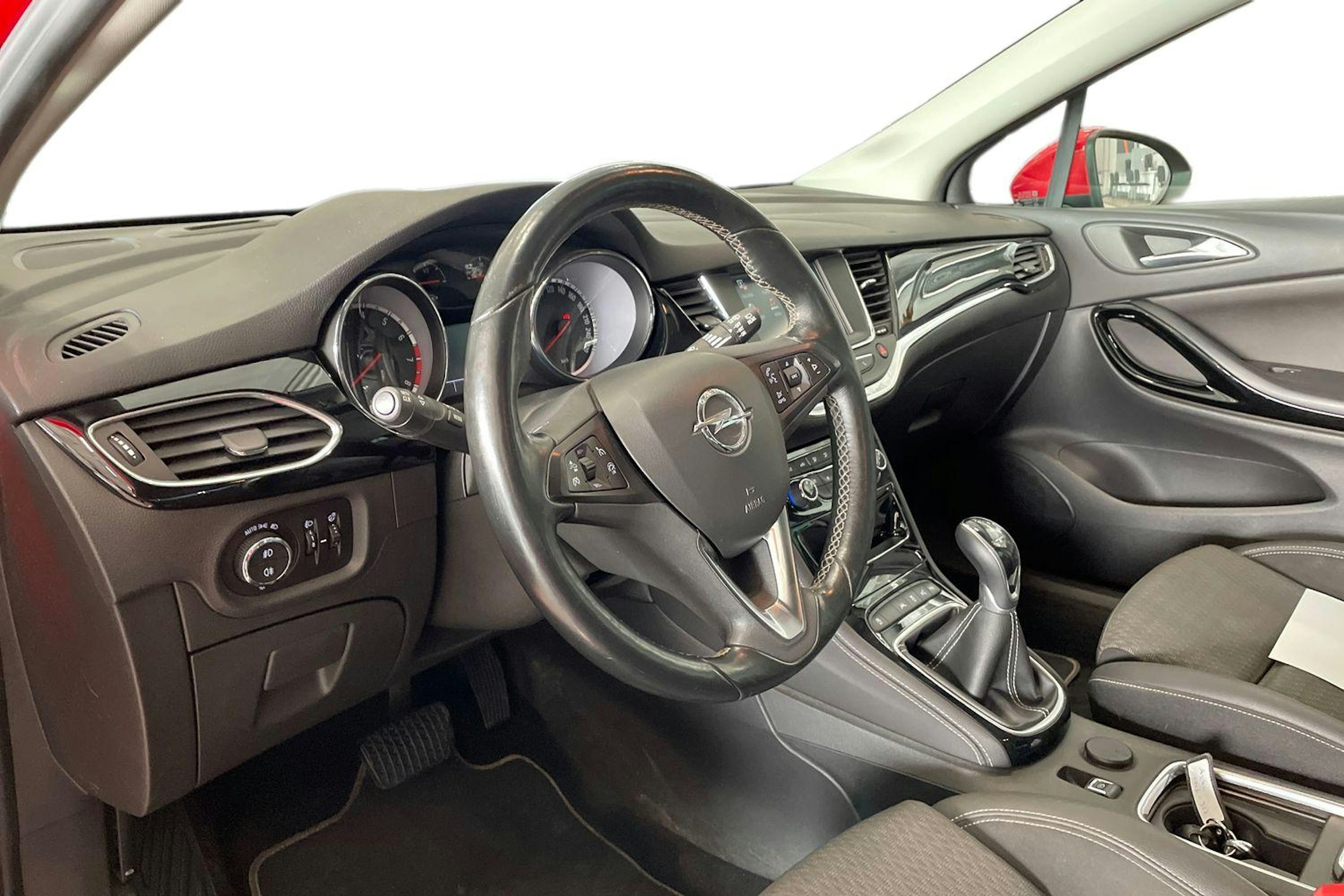 punainen Opel Astra 2016 kuva 7.