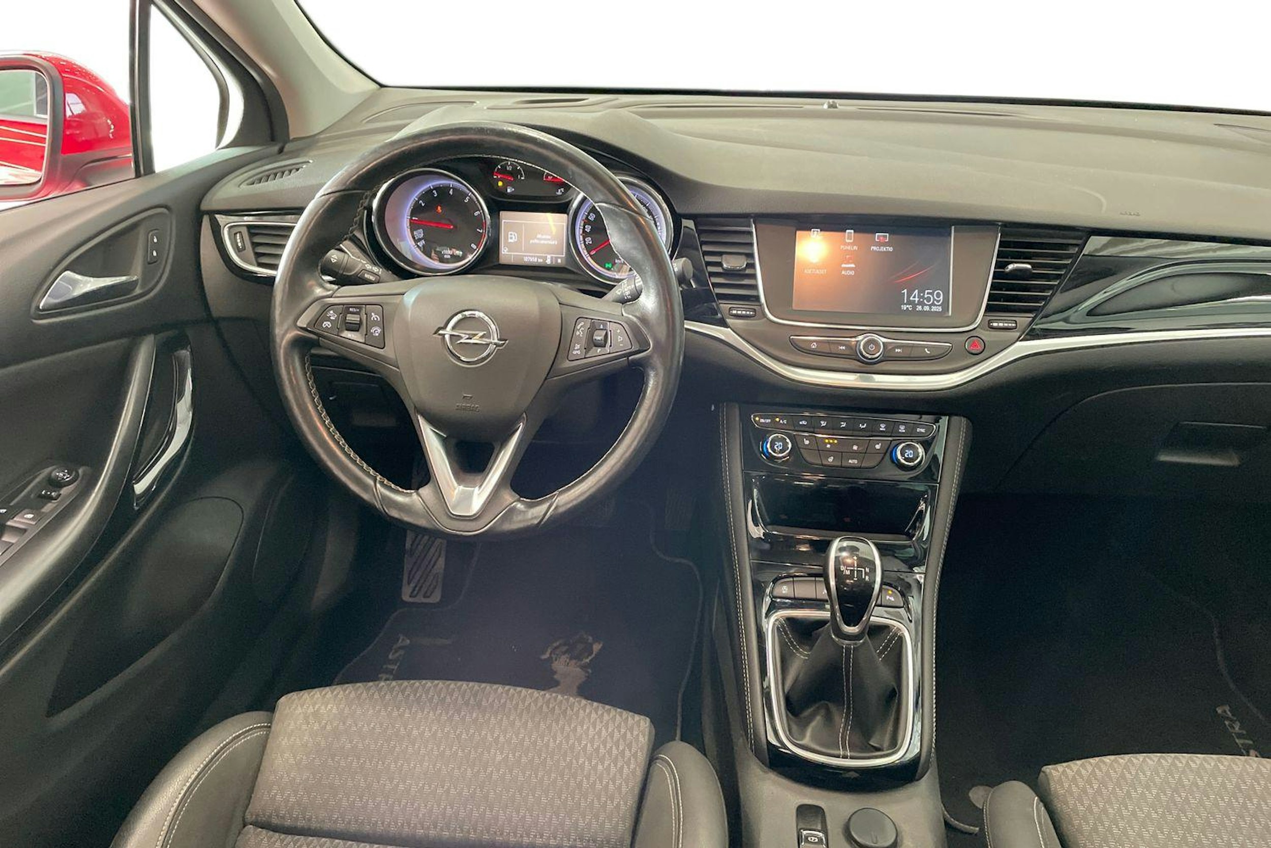 punainen Opel Astra 2016 kuva 9.