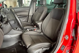 punainen Opel Astra 2016 kuva 14.