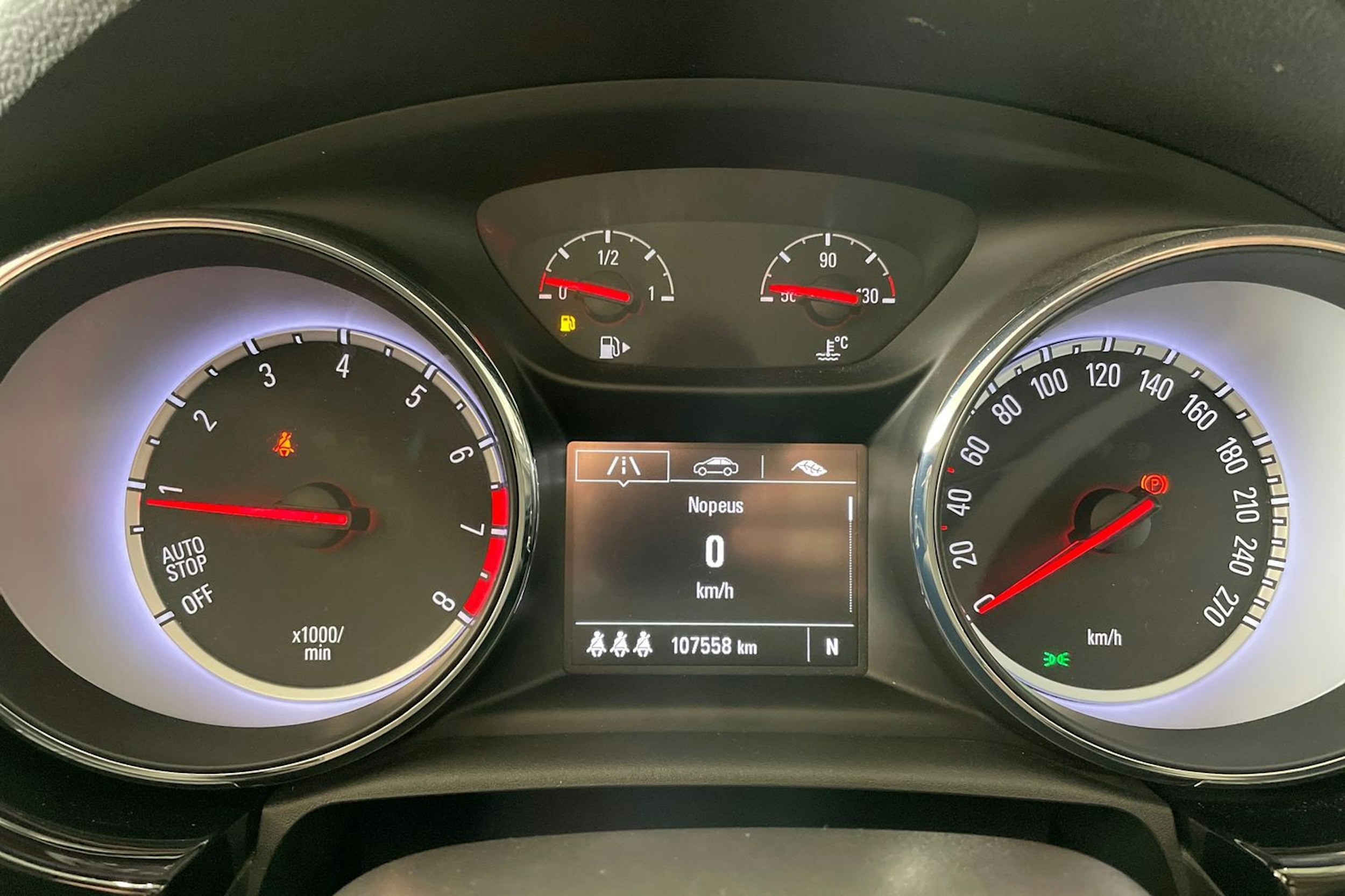 punainen Opel Astra 2016 kuva 18.