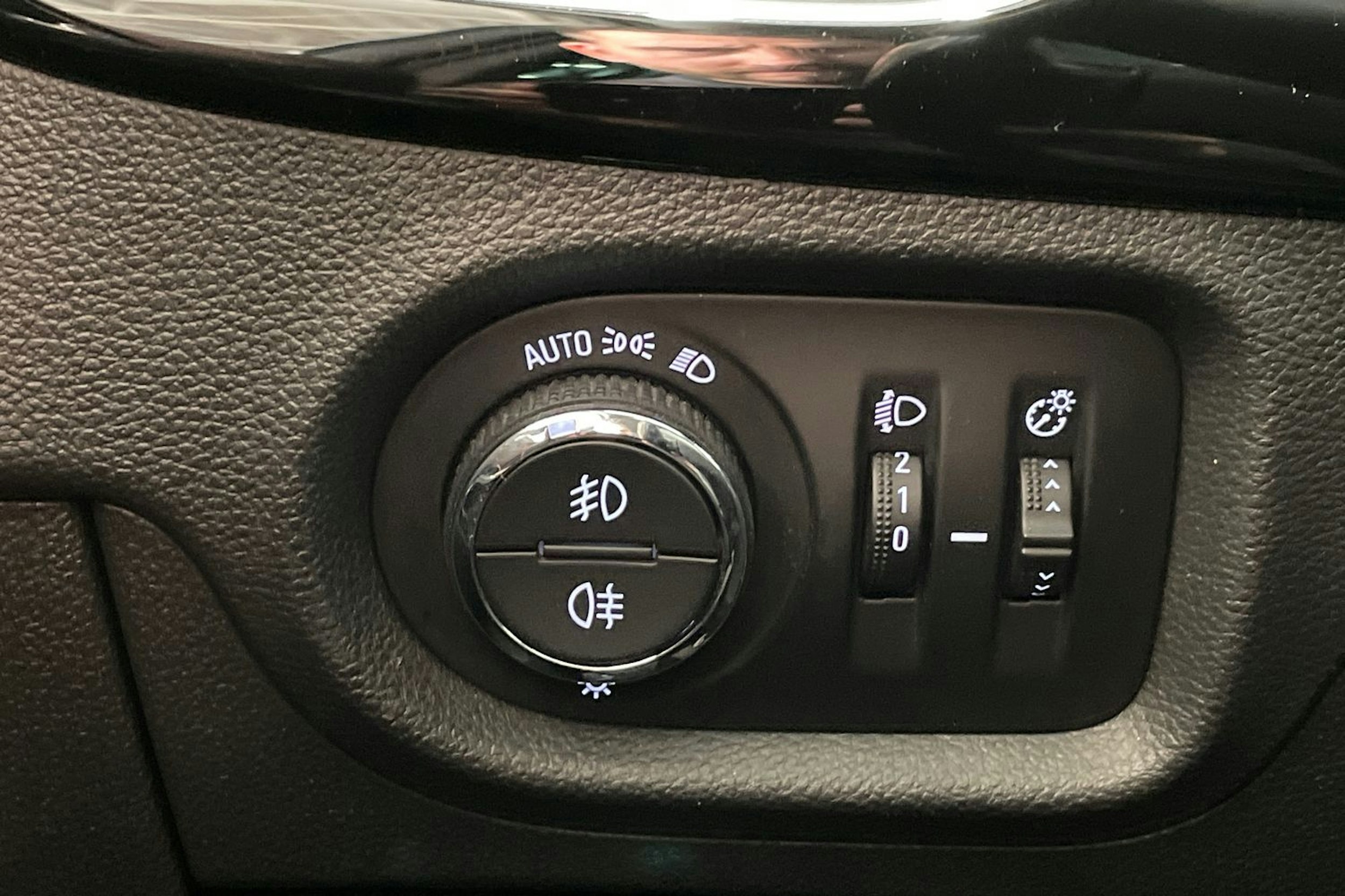 punainen Opel Astra 2016 kuva 19.