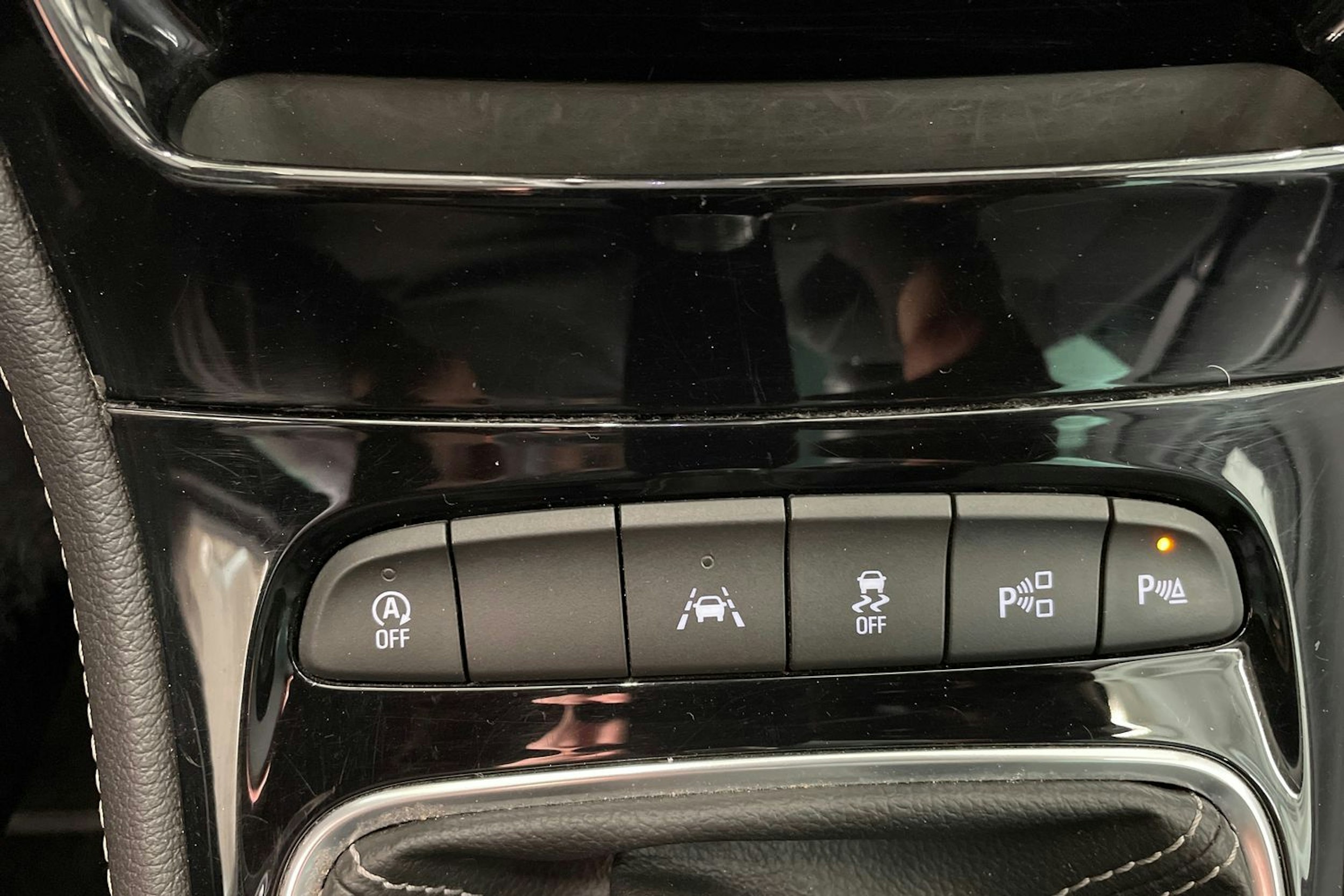 punainen Opel Astra 2016 kuva 24.